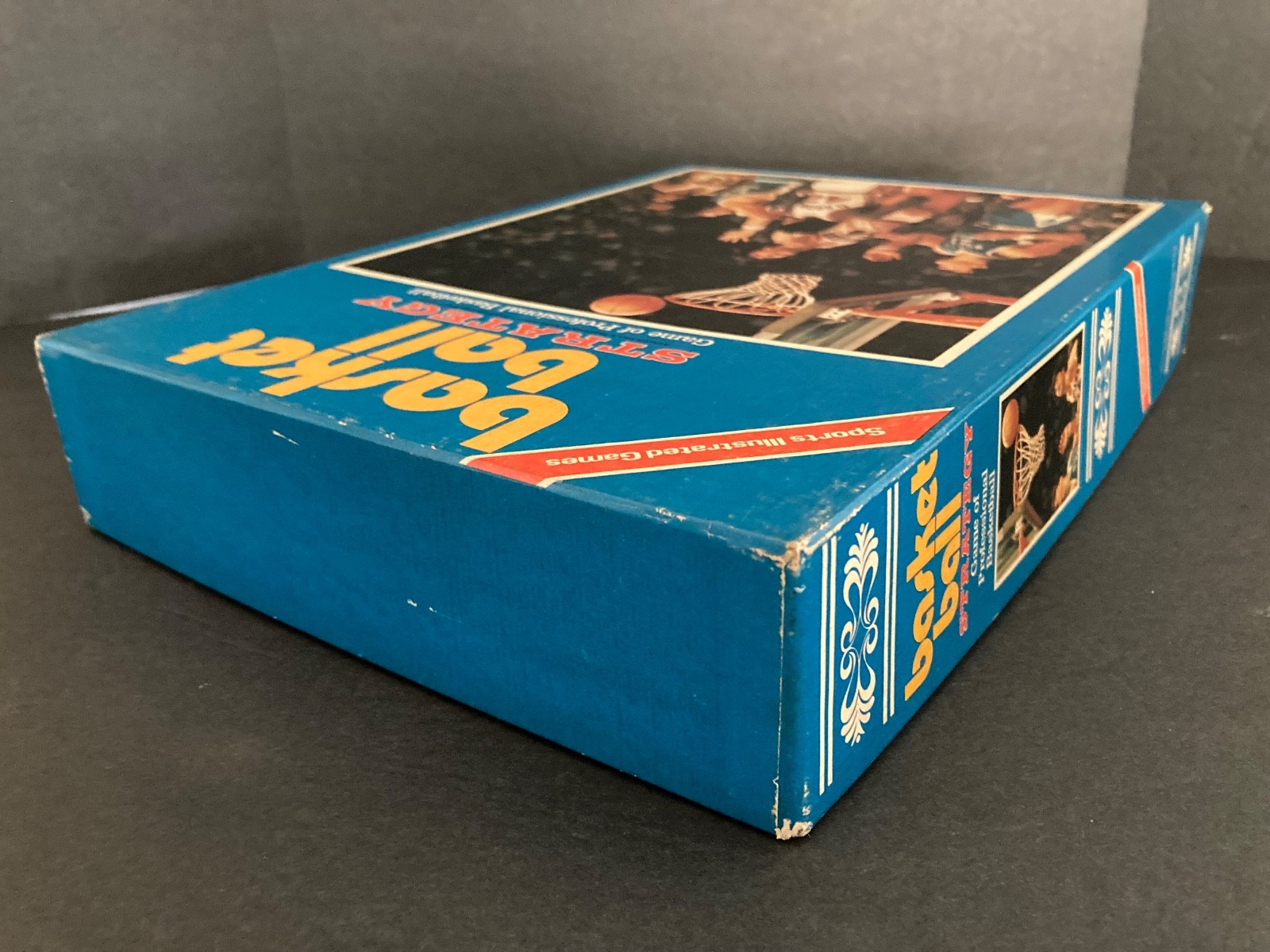 Vintage 1974 Avalon Hill Sports Illustrated Basketball Strategy Game