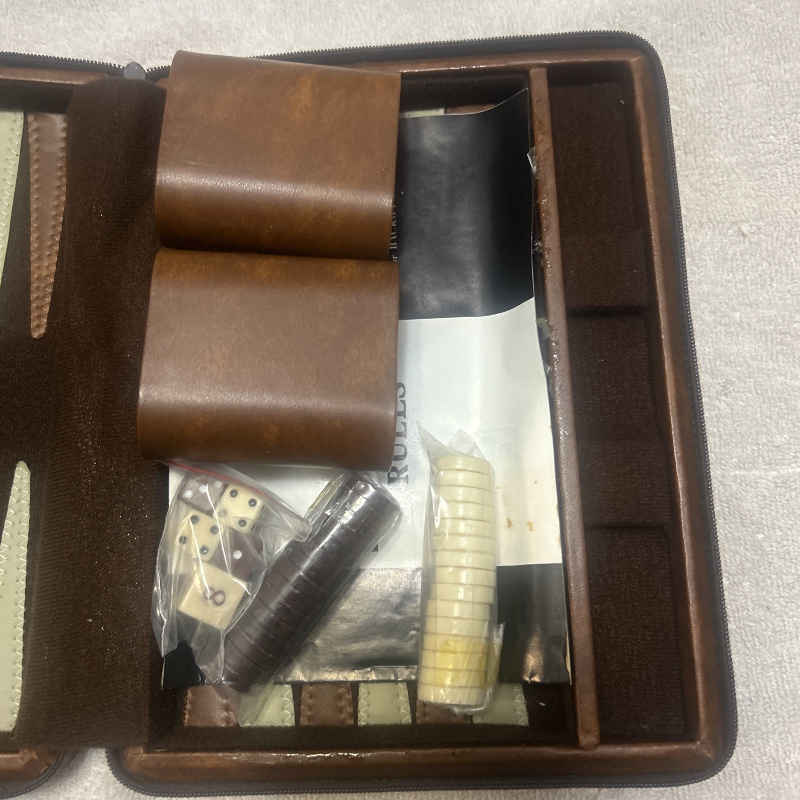 Travel Backgammon Set in Zip Around Brown Faux Leather Case 9″ x 7″ NEW