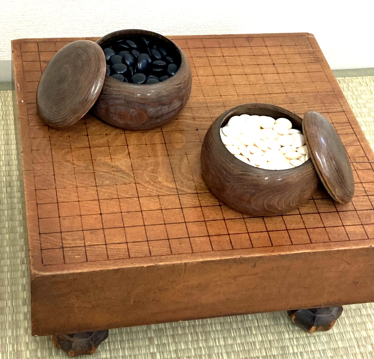Japanese Vintage Goban Go Board Set with Legs Igo Stones Complete Antique Japan