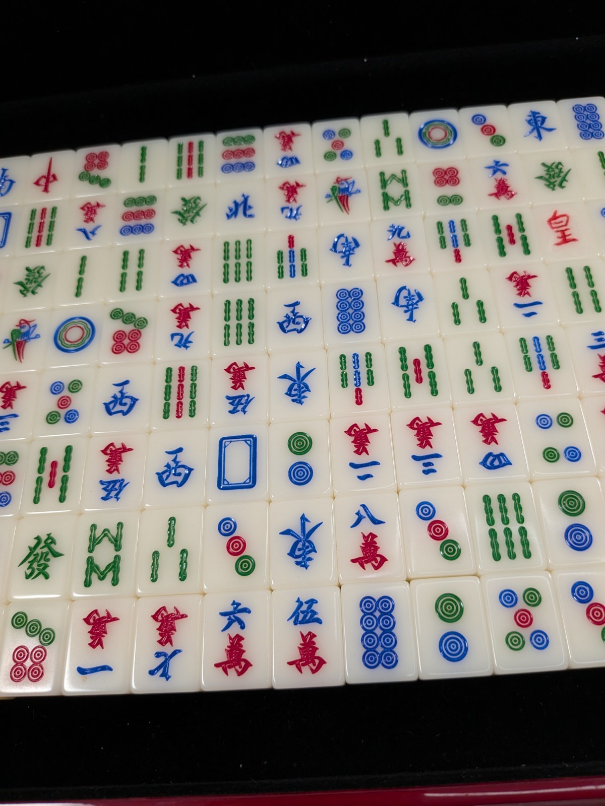 Mahjong Set in Wooden Case with 144 Tiles, Dice and Chips