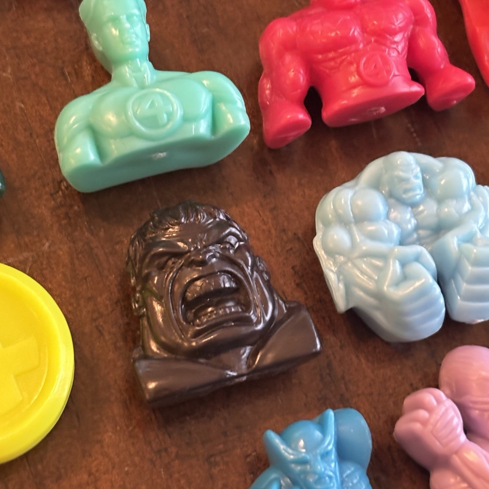 ALL SOLID COLOR COMPLETE SET Gogos Crazy Bones European 2006 MARVEL HEROES