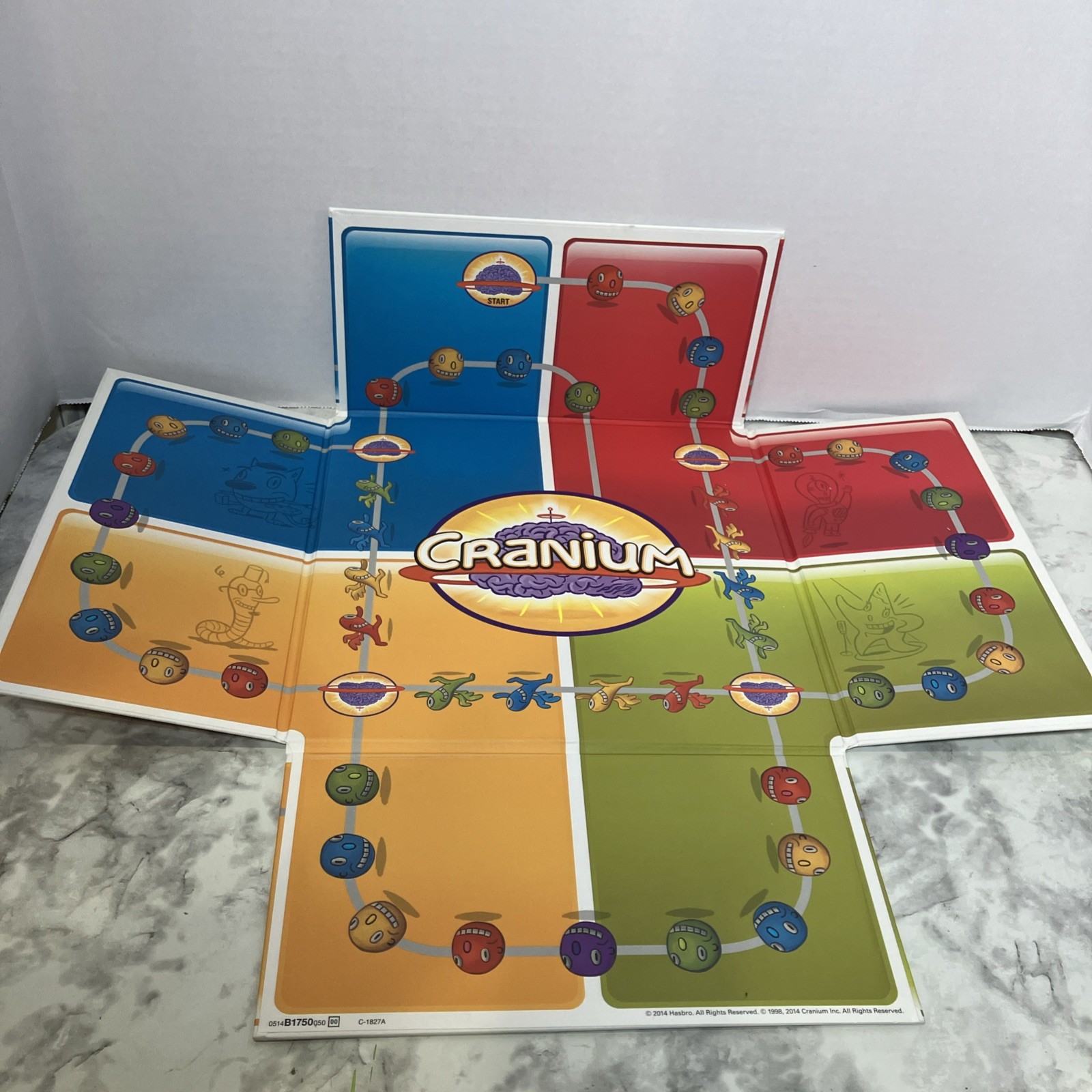 Hasbro Cranium 3-in-1 Foldout Board Game Adult 16+ 600 New Cards Open Box