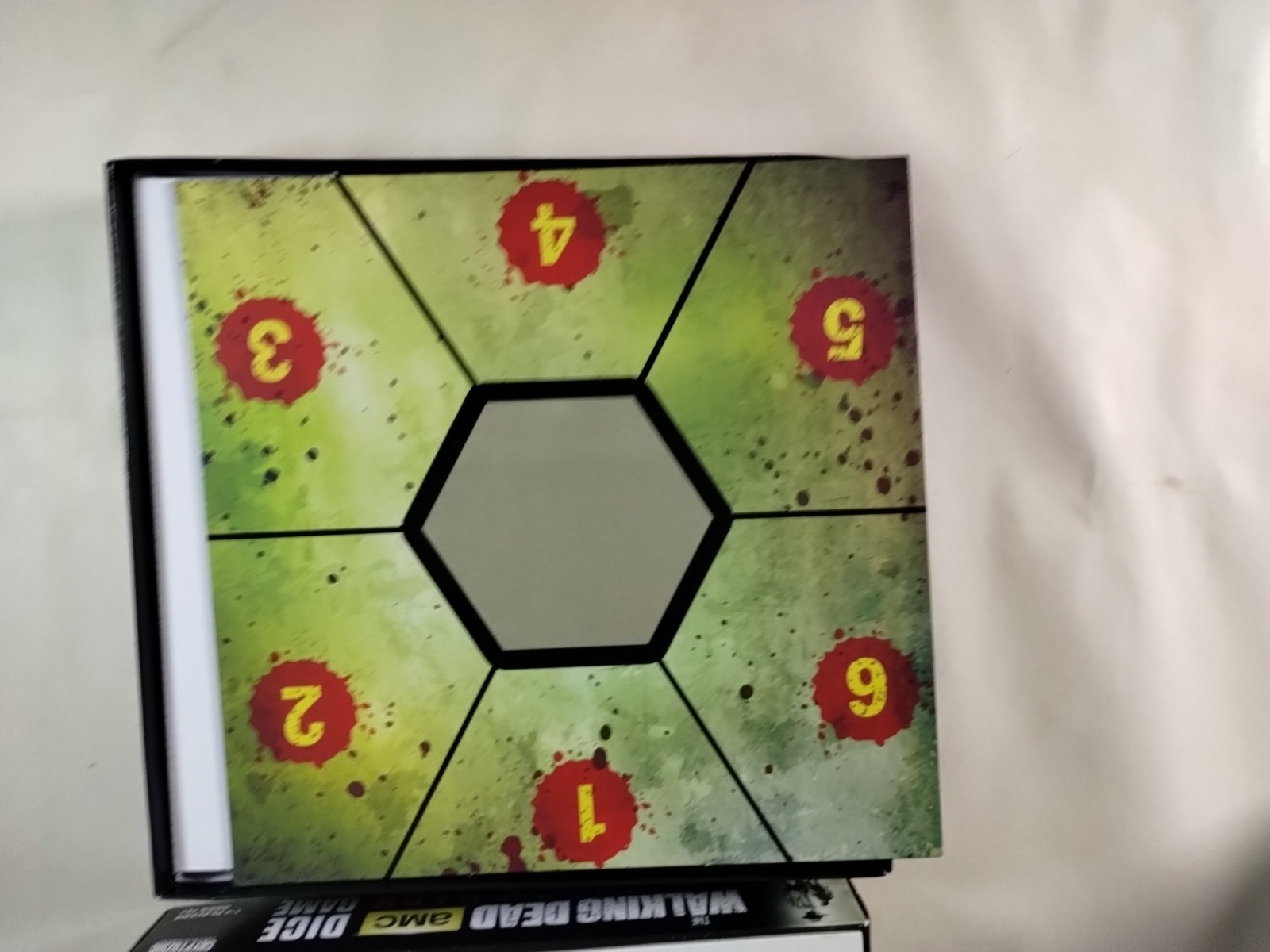 AMC The Walking Dead Don’t Look Back Zombie Dice Game New Open Box