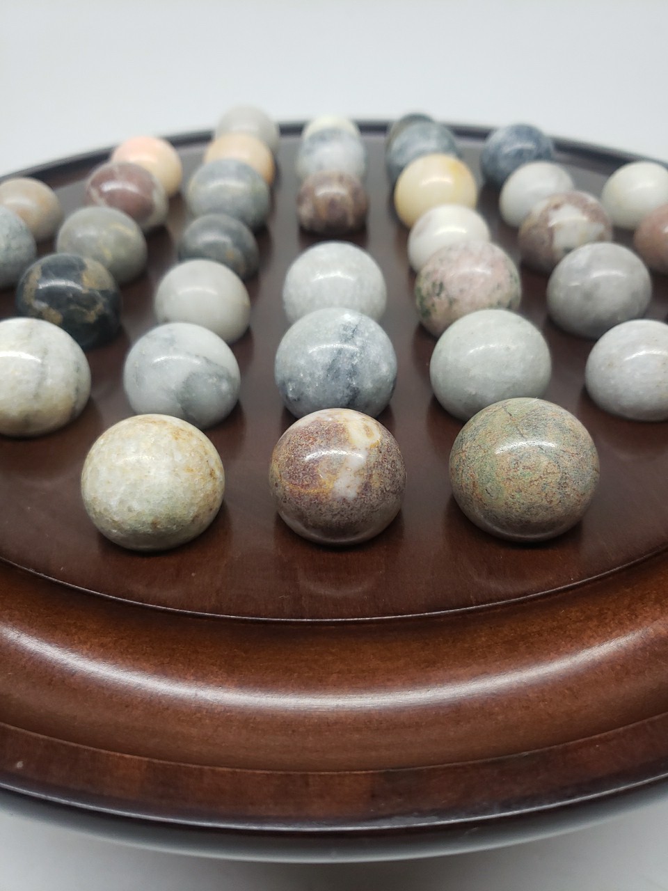VTG The Bombay Company 1994 Wood Solitaire Game Board 13.5″ w/ 36 Stone Marbles