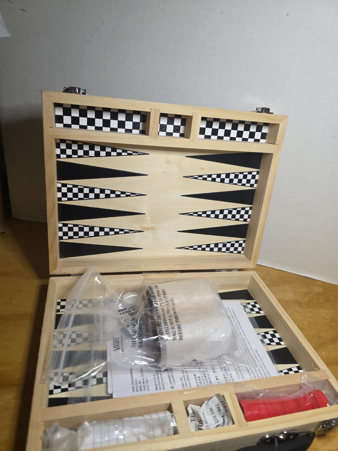 Van’s Off The Wall Promotional backgammon Set In A Wooden Travel Case GAME