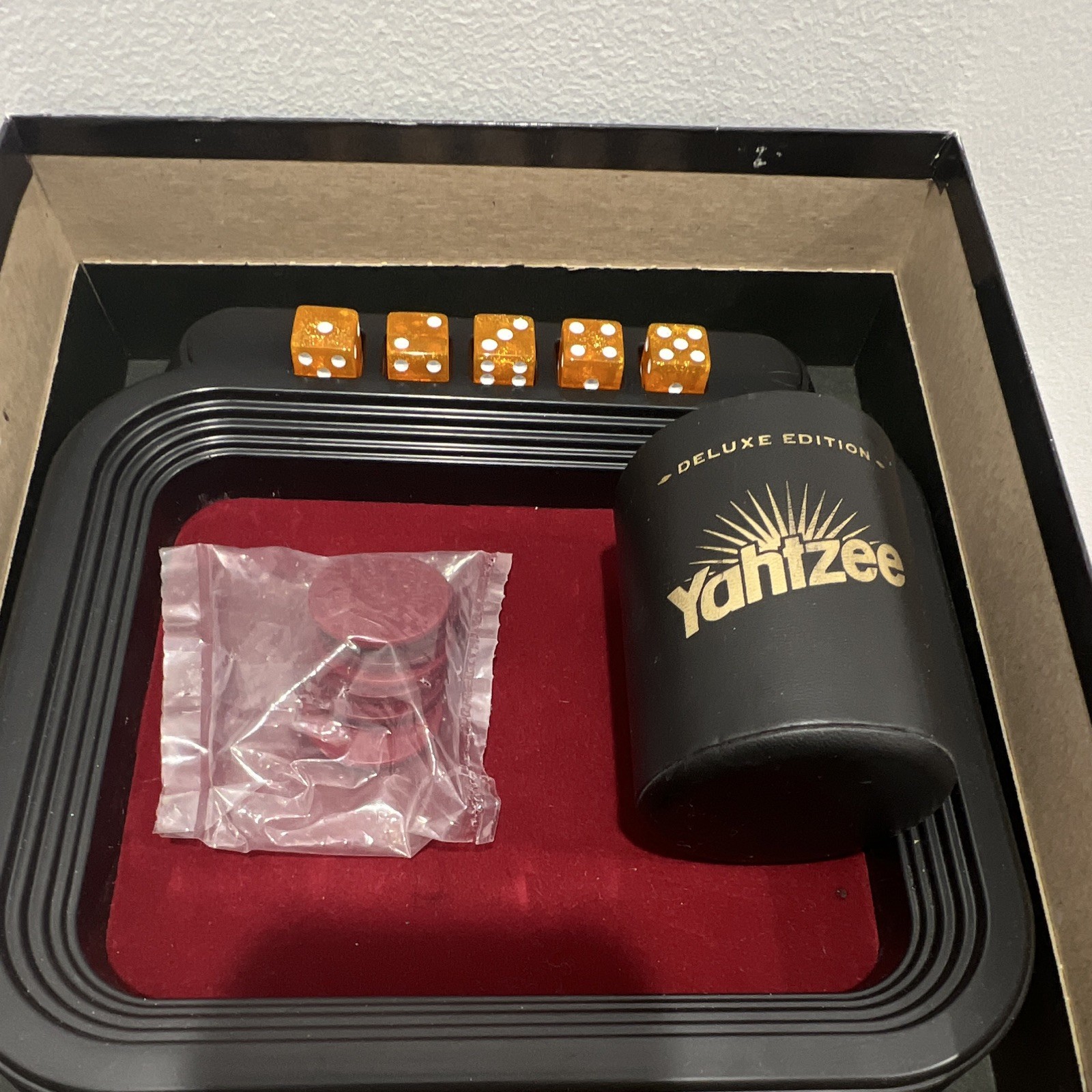 Milton Bradley Yahtzee Deluxe Edition Dice Game Set Tray Felt Insert Dice 1997