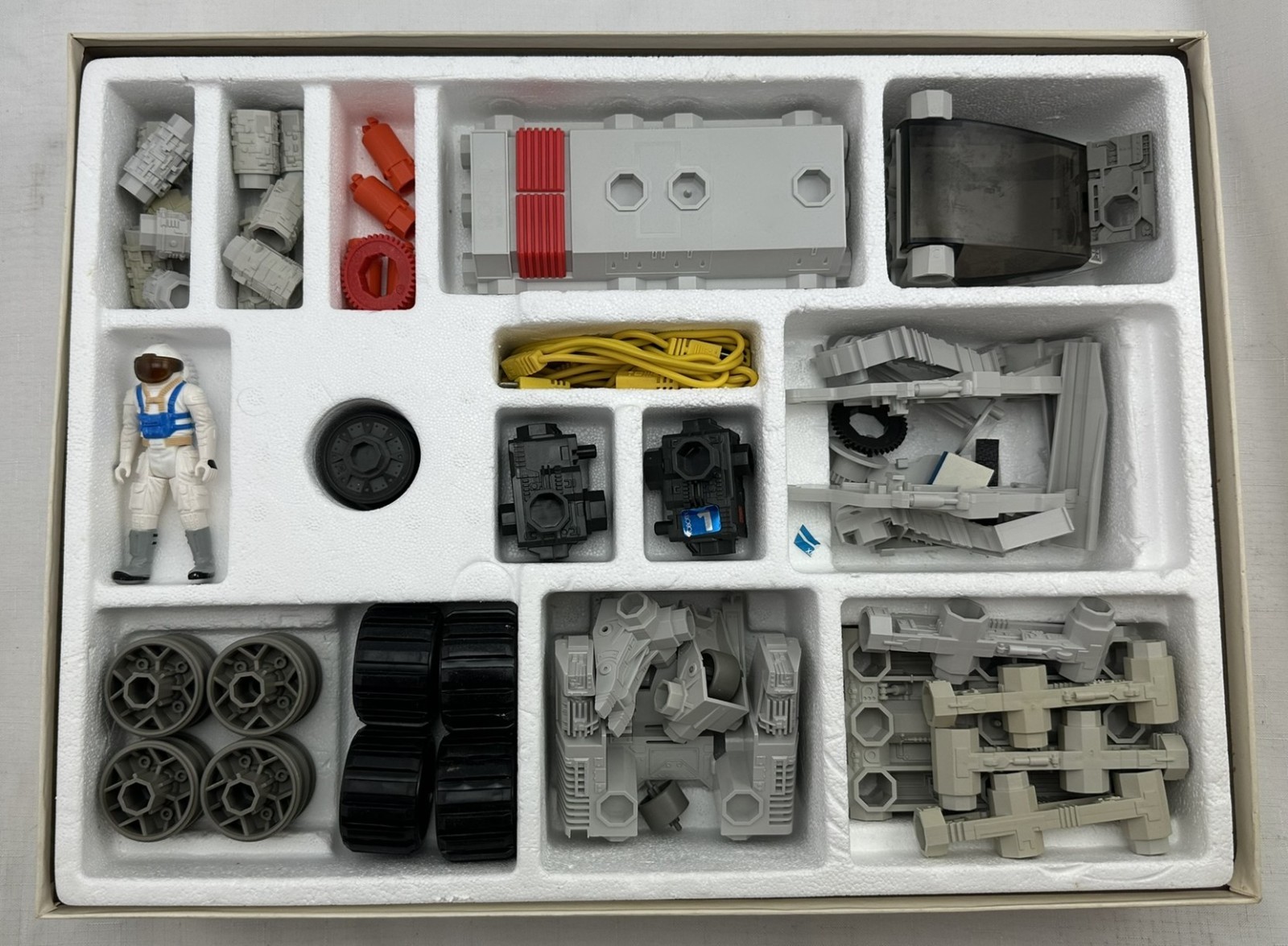 1985 Robotix R-1000 by Milton Bradley Complete Barely Used FREE SHIPPING