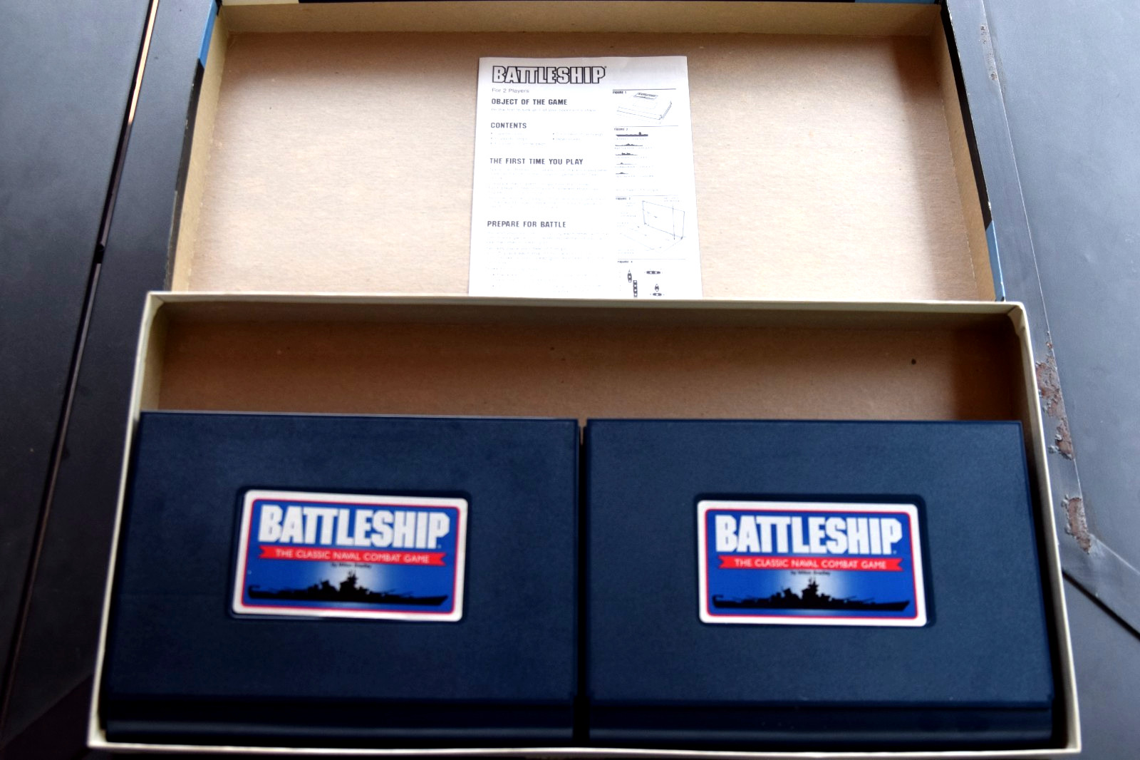 Battleship the classic naval combat game Milton Bradley 1990 Complete Set