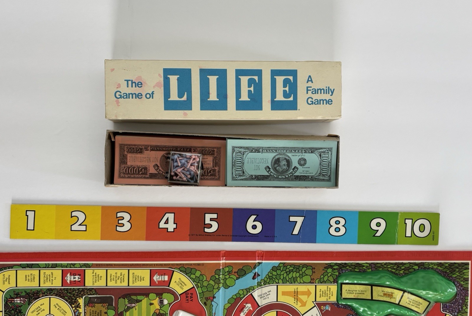 Milton Bradley The Game of Life Family Board Game 2-8 Players Ages 9-Adult 1981