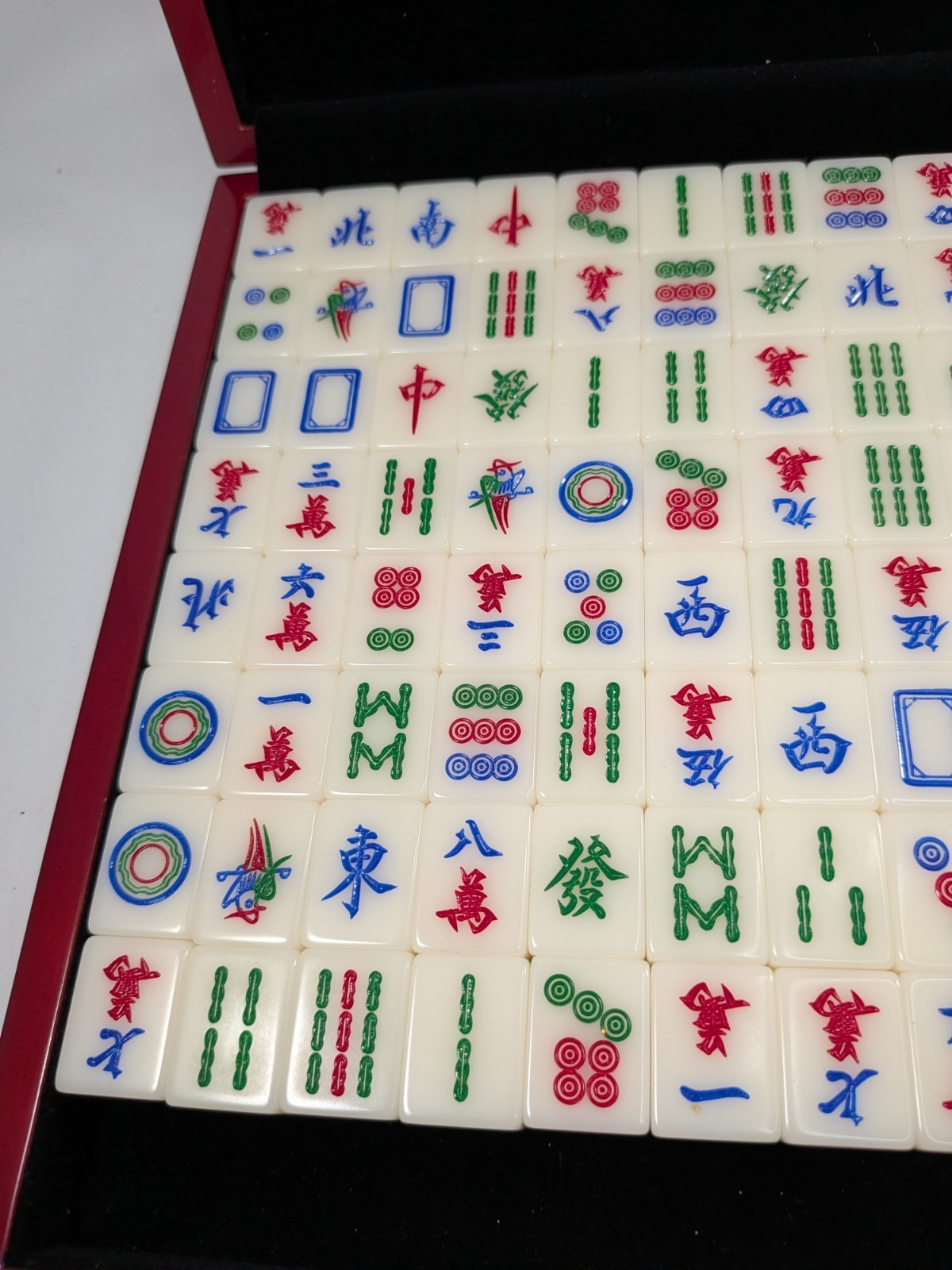 Mahjong Set in Wooden Case with 144 Tiles, Dice and Chips