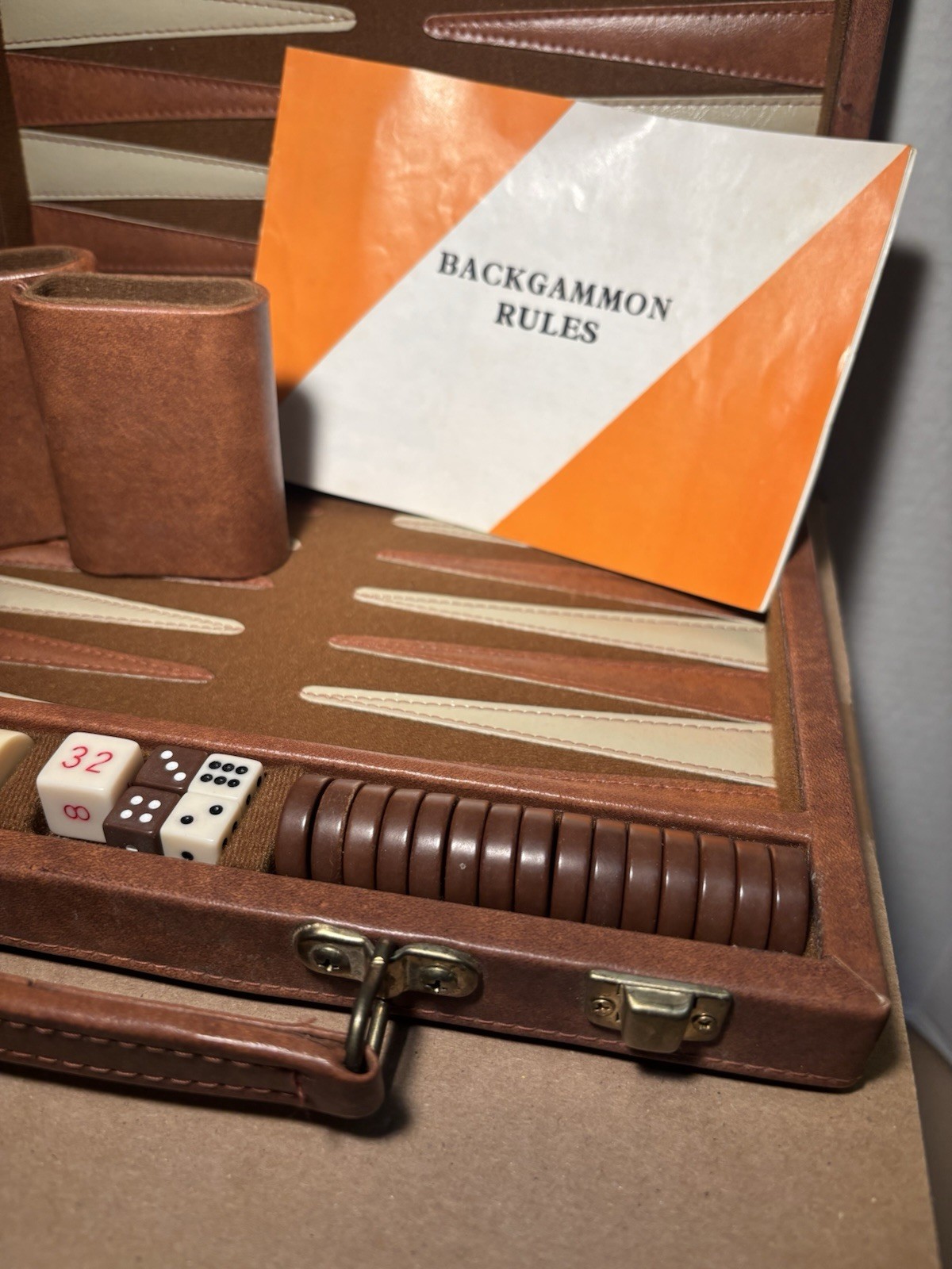 Vintage Backgammon Set in Leather Carrying Case, Unbranded – EUC