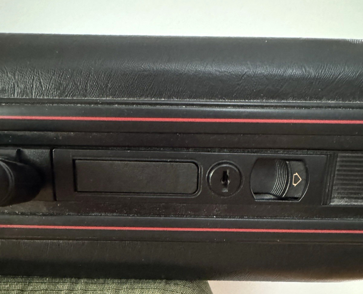 Vintage Mah Jong Jongg Black Hard Shell Carrying Case Foam Interior 20″×9″×5″