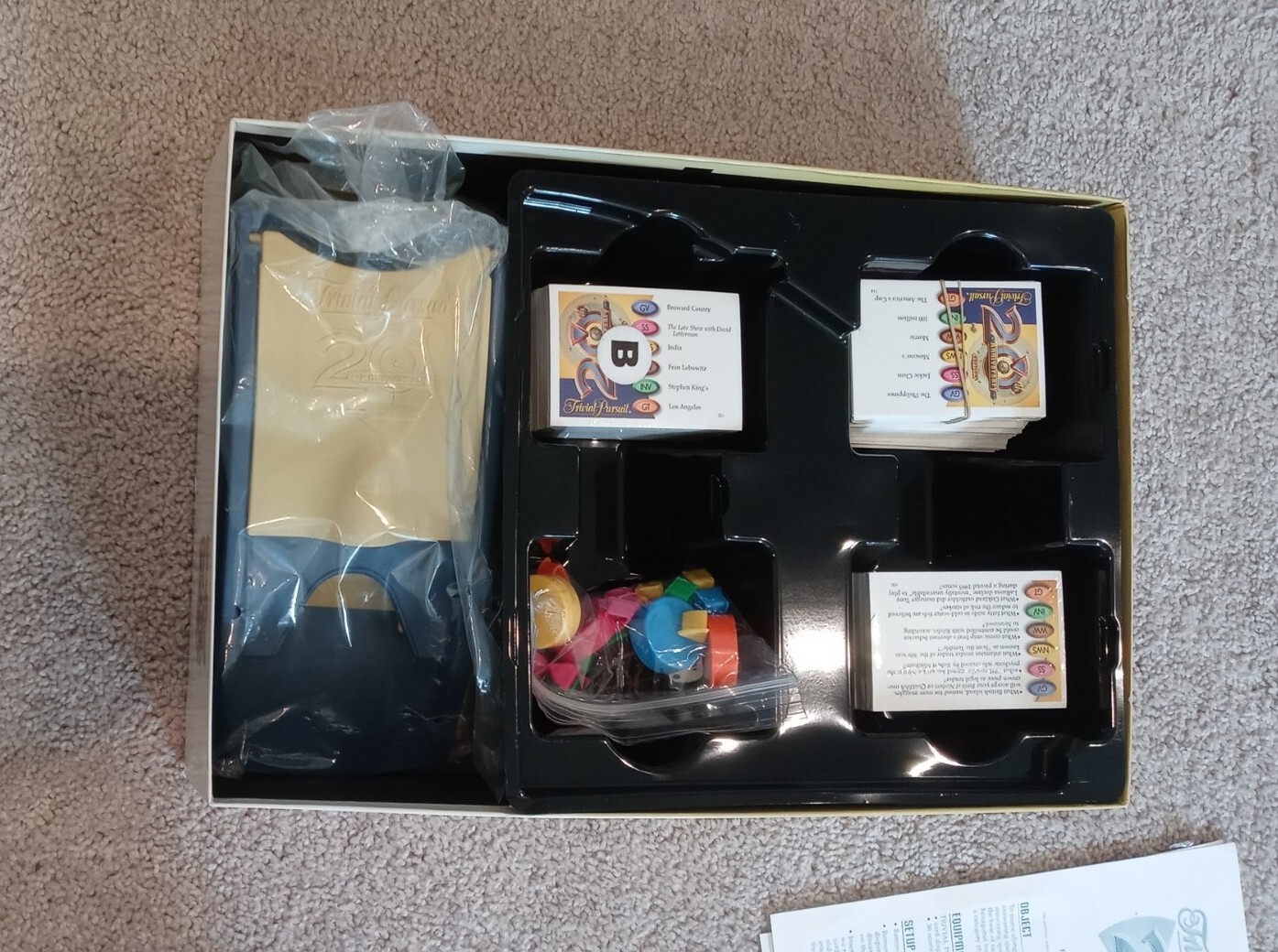 TRIVIAL PURSUIT 20TH ANNIVERSARY Edition Family Board Trivia Game – New SEALED