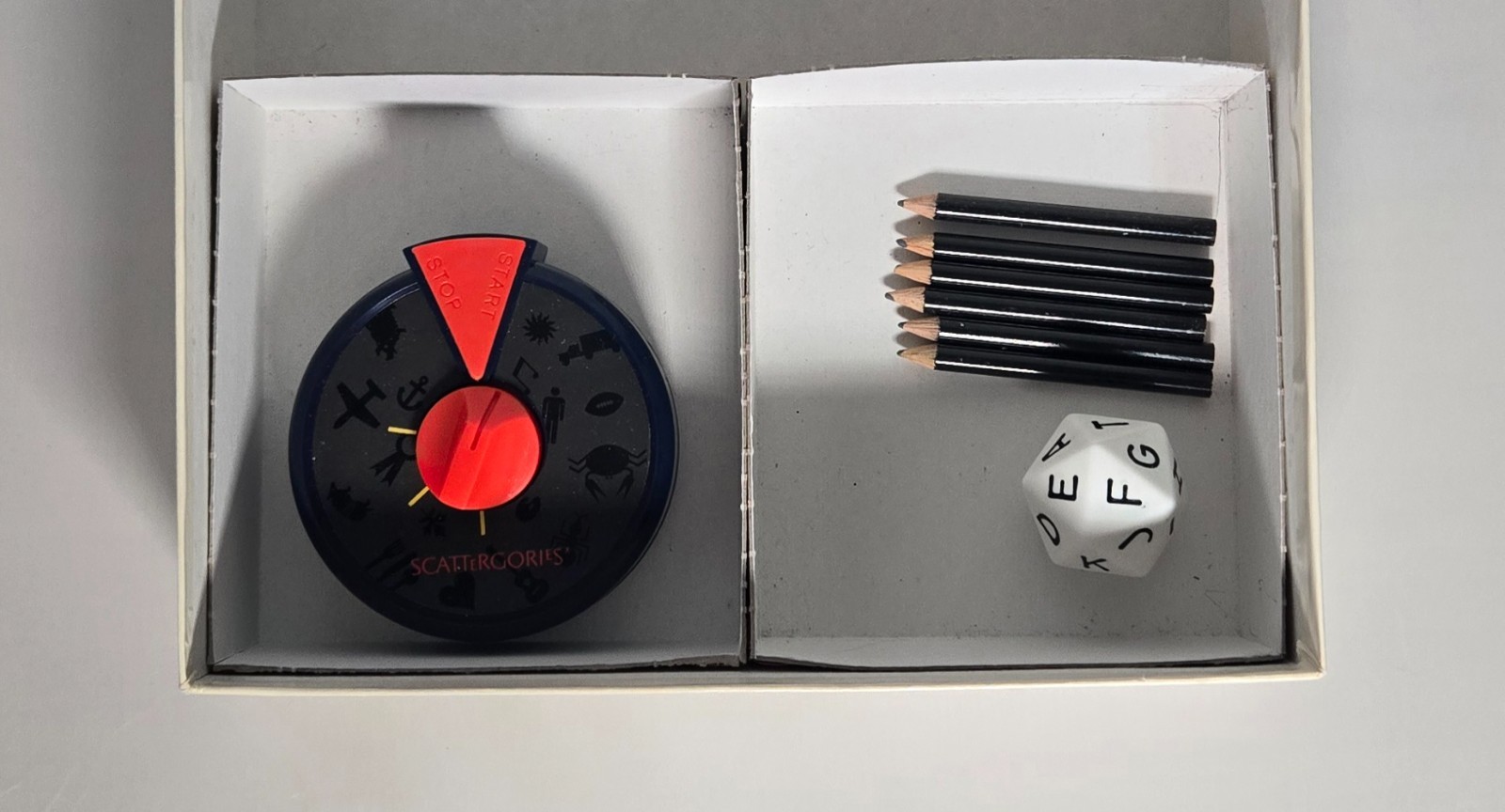 VINTAGE Scattergories Table/Board Game 1988 Ages 12 to Adult 2 to 6 Players