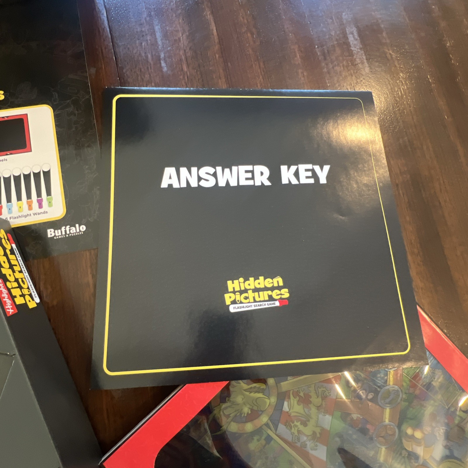 Highlights Hidden Pictures Board Game Flashlight Search Pre Owned