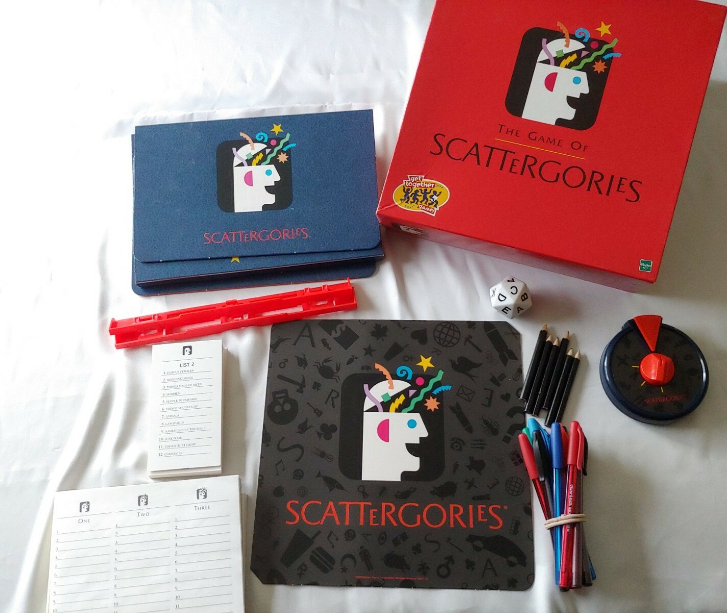 HASBRO- THE GAME OF SCATTERGORIES- pre owned- 1999 version