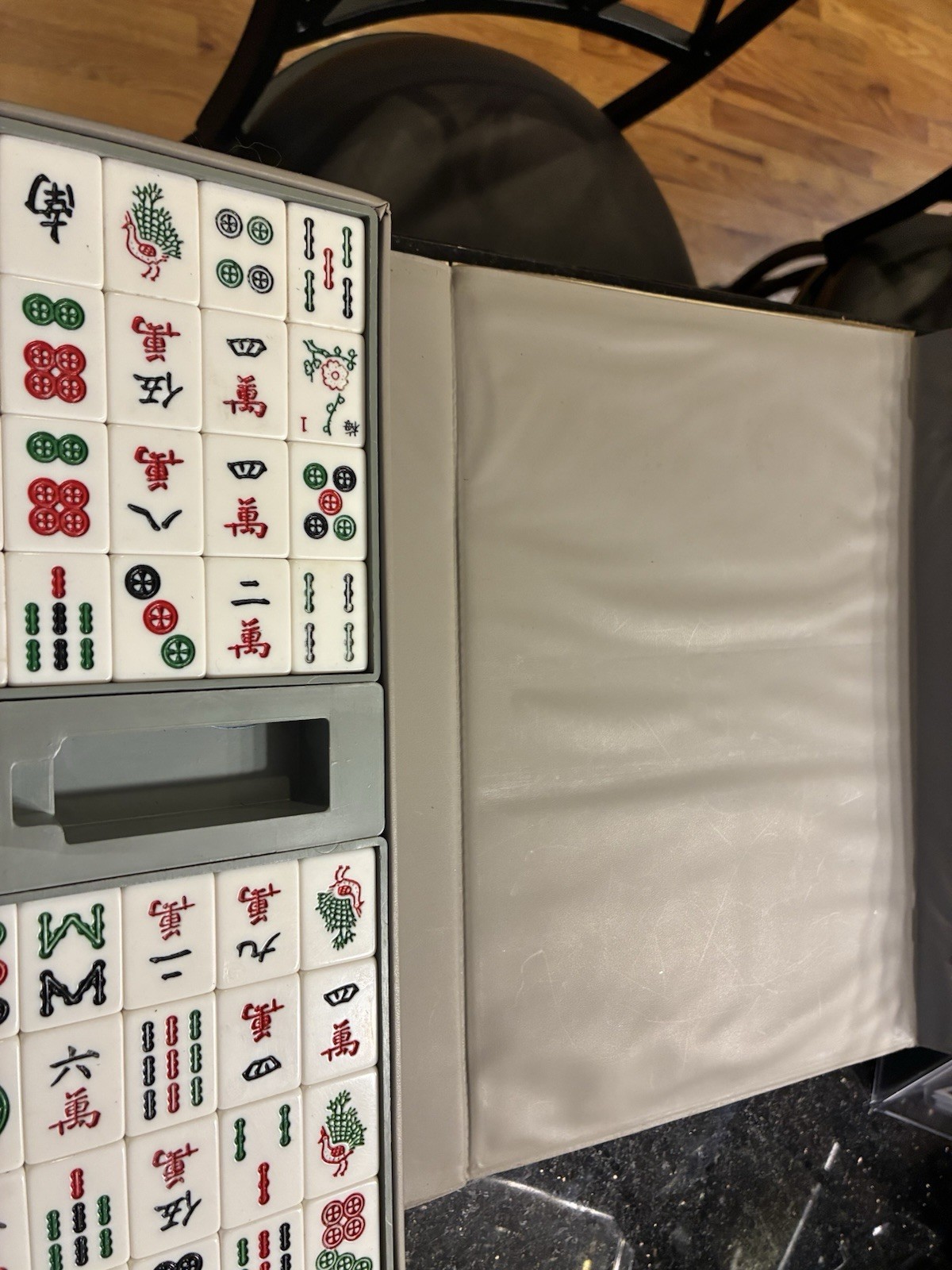 VINTAGE JAPANESE MAHJONG SET IN CASE – BY JAPANESE MAHJONG COMPANY – AGE UNKNOWN
