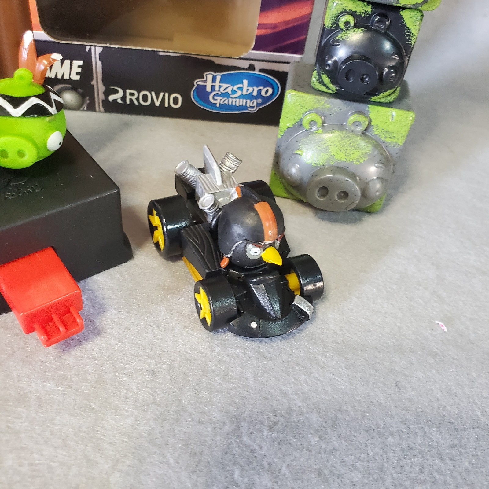 Hasbro Angry Birds Go! Bomb’s Speed Kart Game Jenga Toys R Us Exclusive Complete