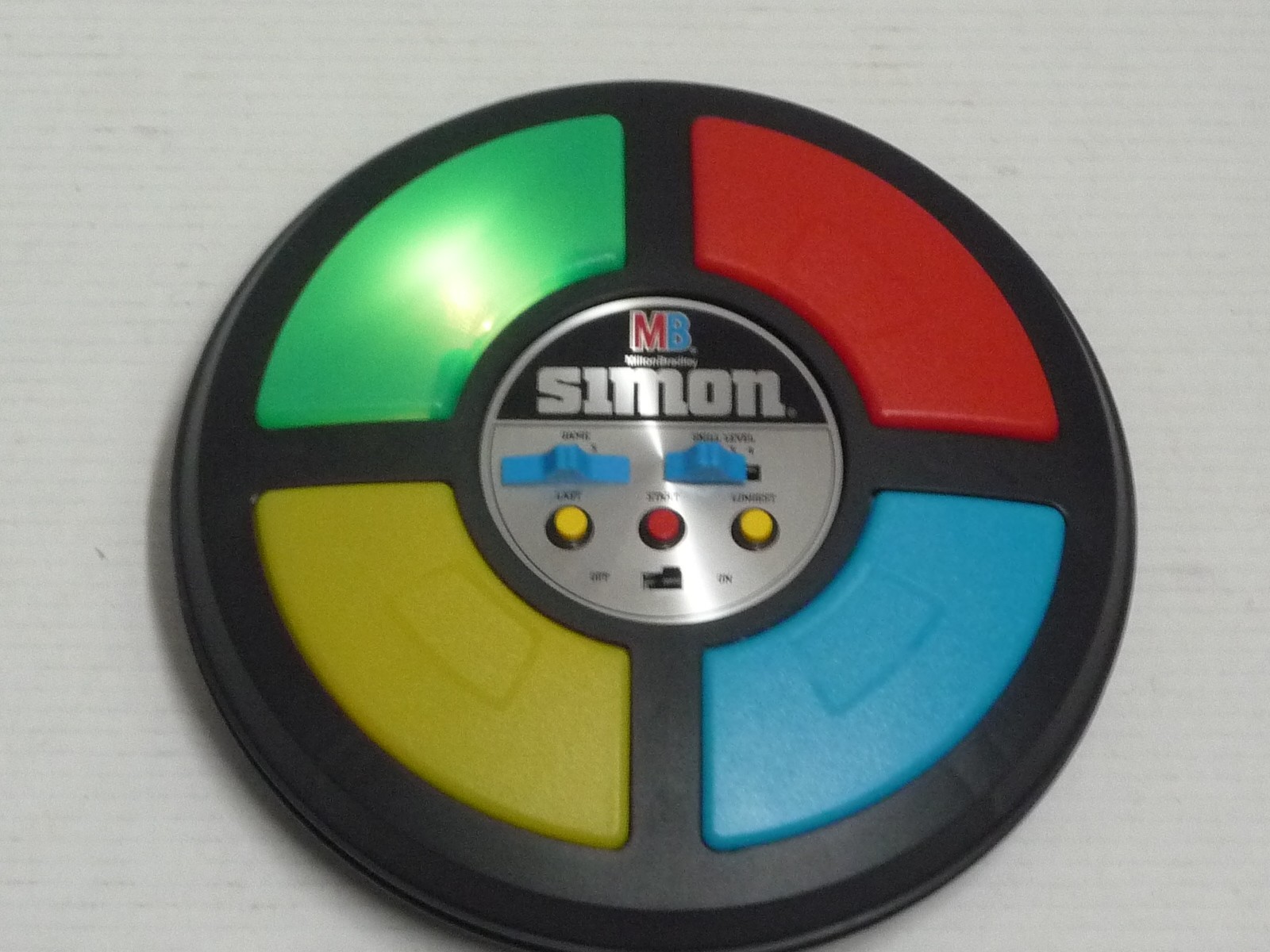 VINTAGE 1978 MILTON BRADLEY MB SIMON ELECTRONIC GAME WORKS 100% CLEAN NICE