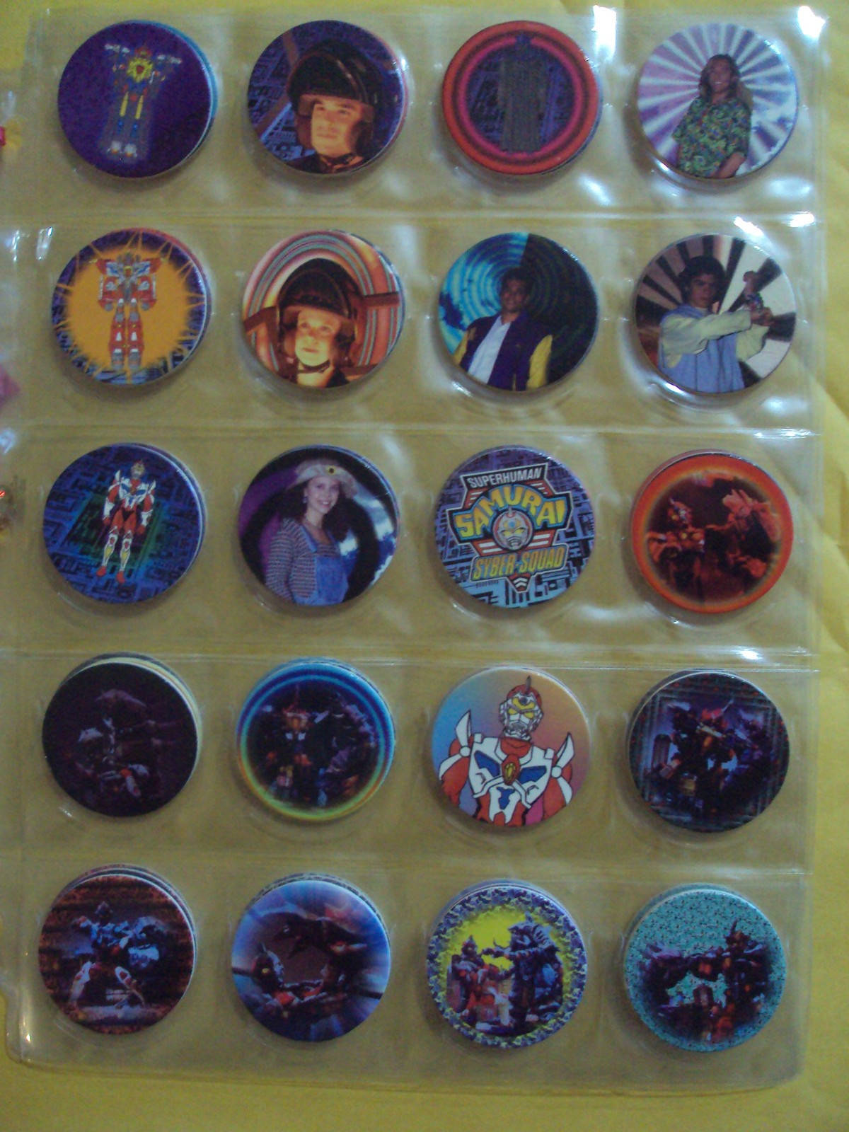 ~~ A Collectors Set of 2 Pages “FUN CAPS 1995” Pogs NICE ~~