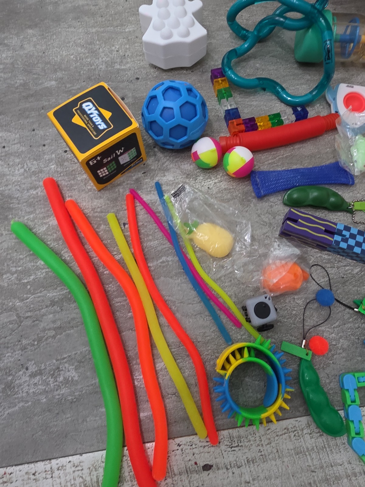 Large Lot Vibrant Sensory Fidget Toy 40+ pieces Rubiks Cube Slinky Tangle Puzzle