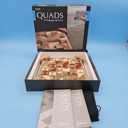 Fundex Gigamic Quads Magnetic Board Game Strategy Puzzle Complete w/Bag