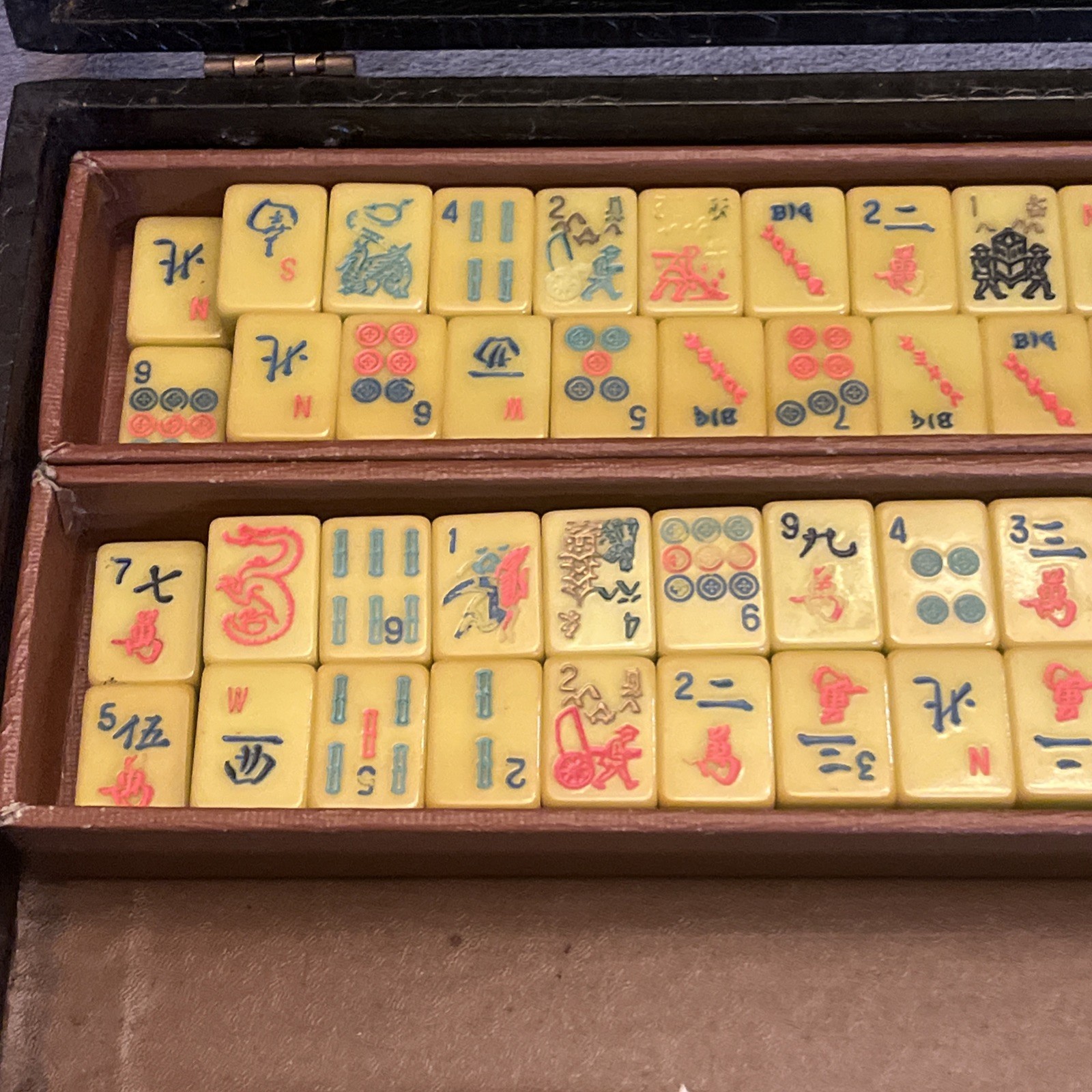 Vintage Butterscotch Bakelite Cardinal Mahjong Set 164 Tiles 5 Trays Alligator