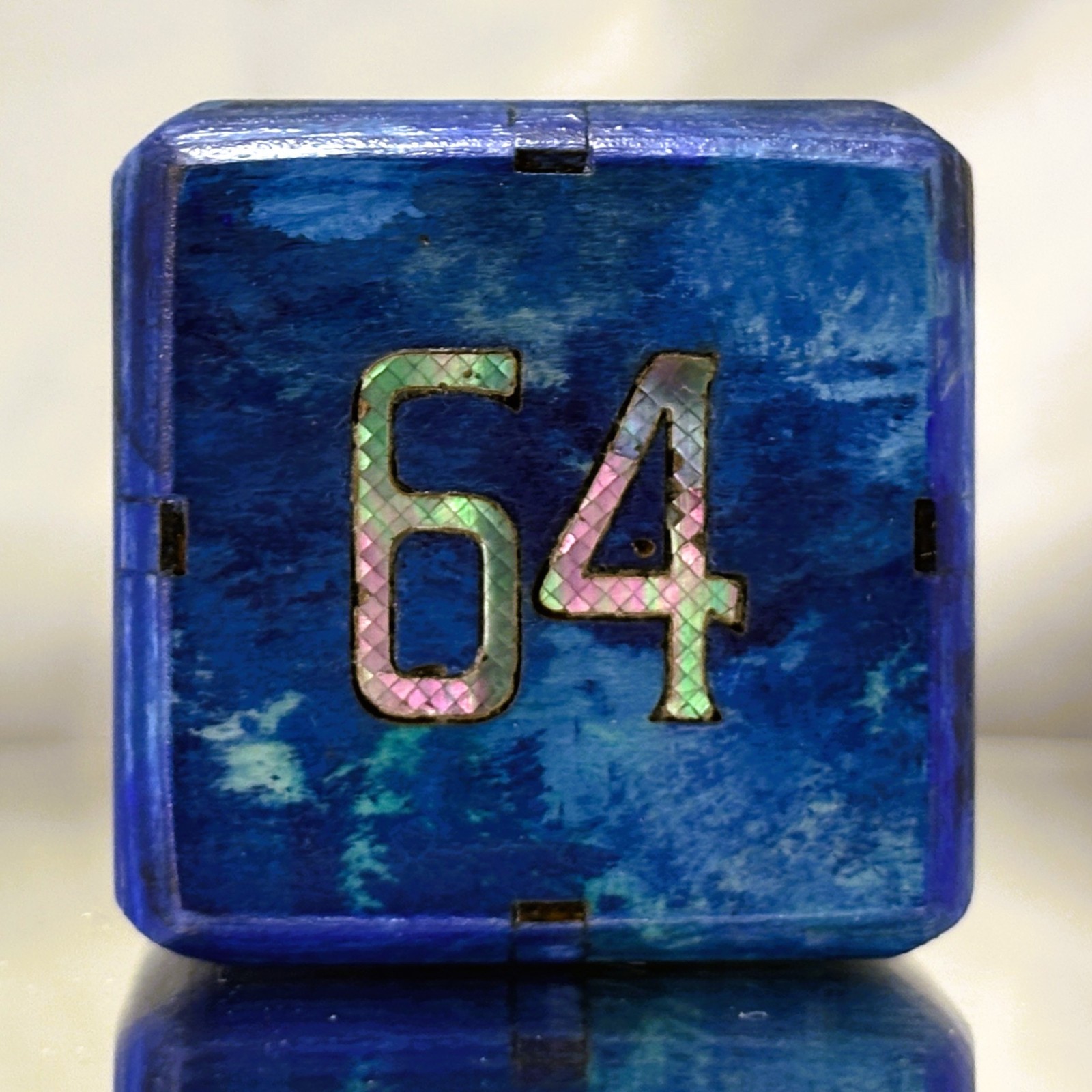 Neptune’s Nacre – Deep Blue Radiance – Backgammon Doubling Cube 36mm