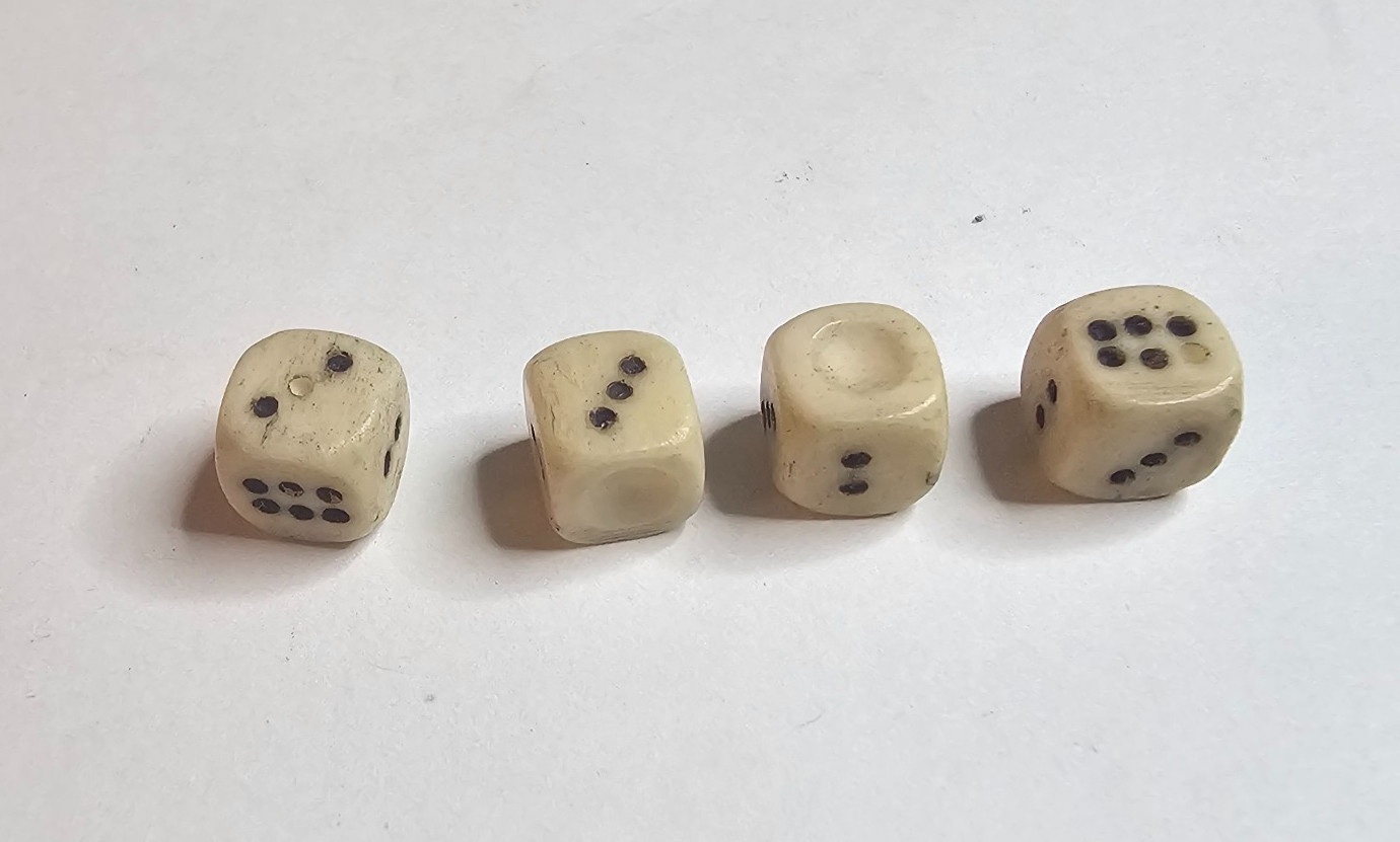 ~4~ 1920-30s MAH-JONG BONE or ?? VERY SMALL DICE MINI MINIATURE MA JONGG MAHJONG