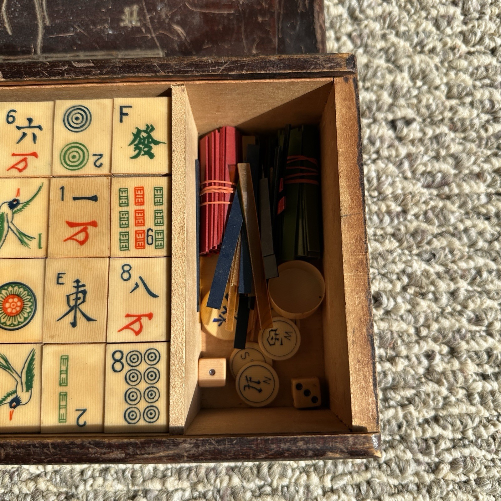 Vintage Chinese Mandarin Mahjong Game Set 144 Tiles Wood Relief Box
