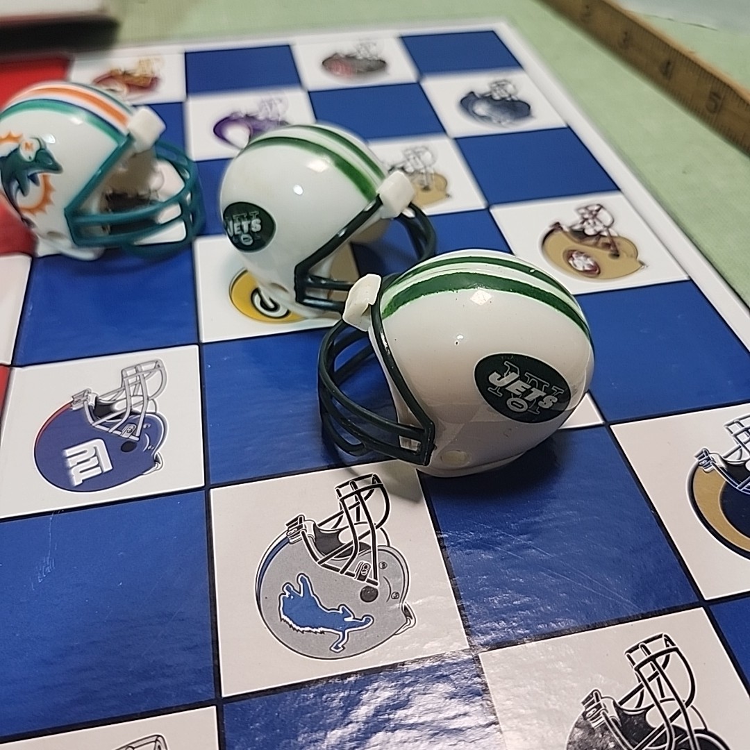N Y Jets vs Miami Dolphins Checkers 1993 NFL Football – Preowned