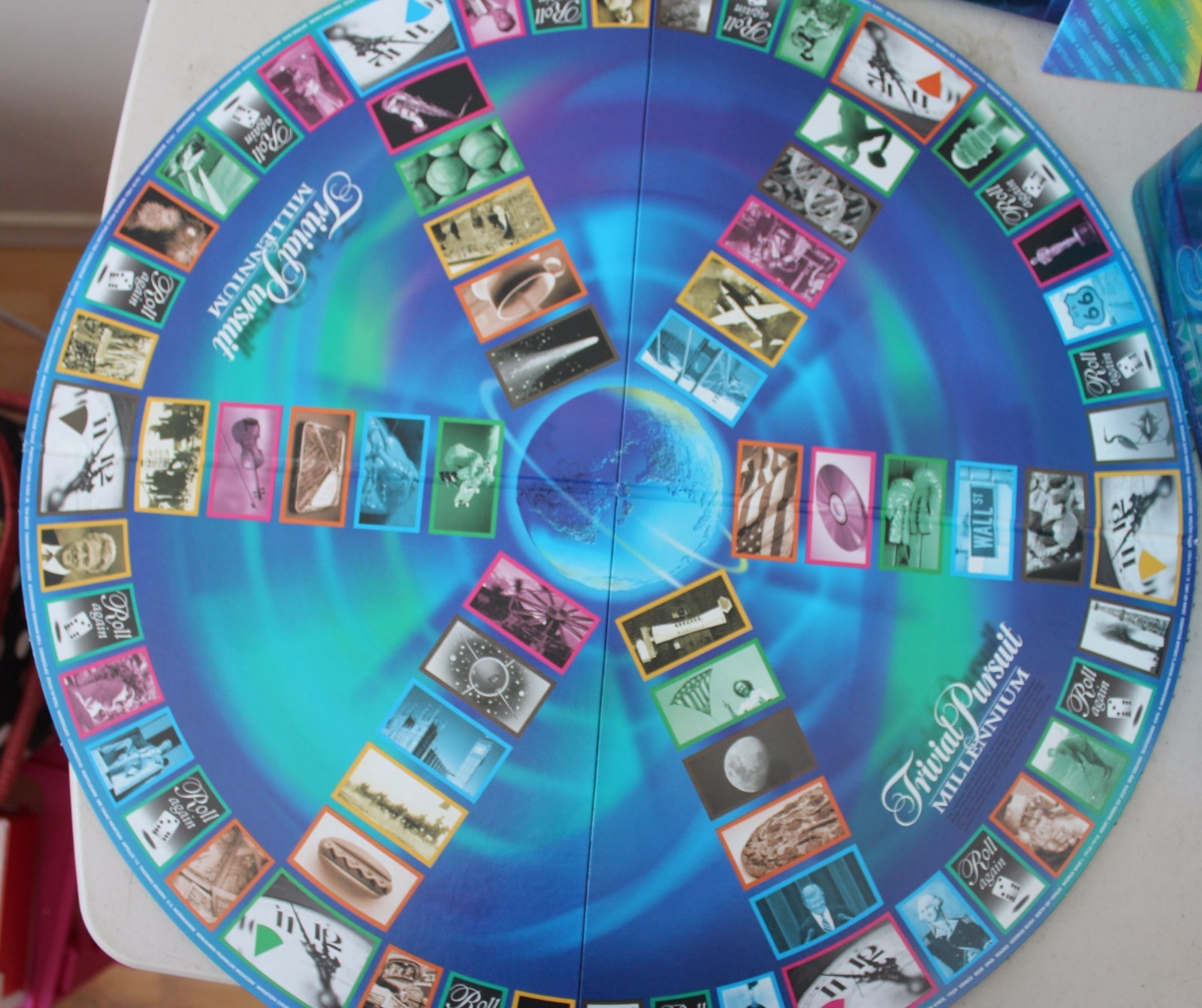 TRIVIAL PURSUIT Millennium 1998 Metal Tin New & Sealed L#1321