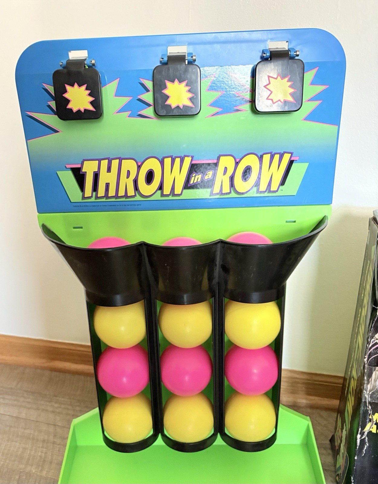 1992 Throw in a Row Game Neon Tic Tac Toe Ball Toss 40125 Works RARE