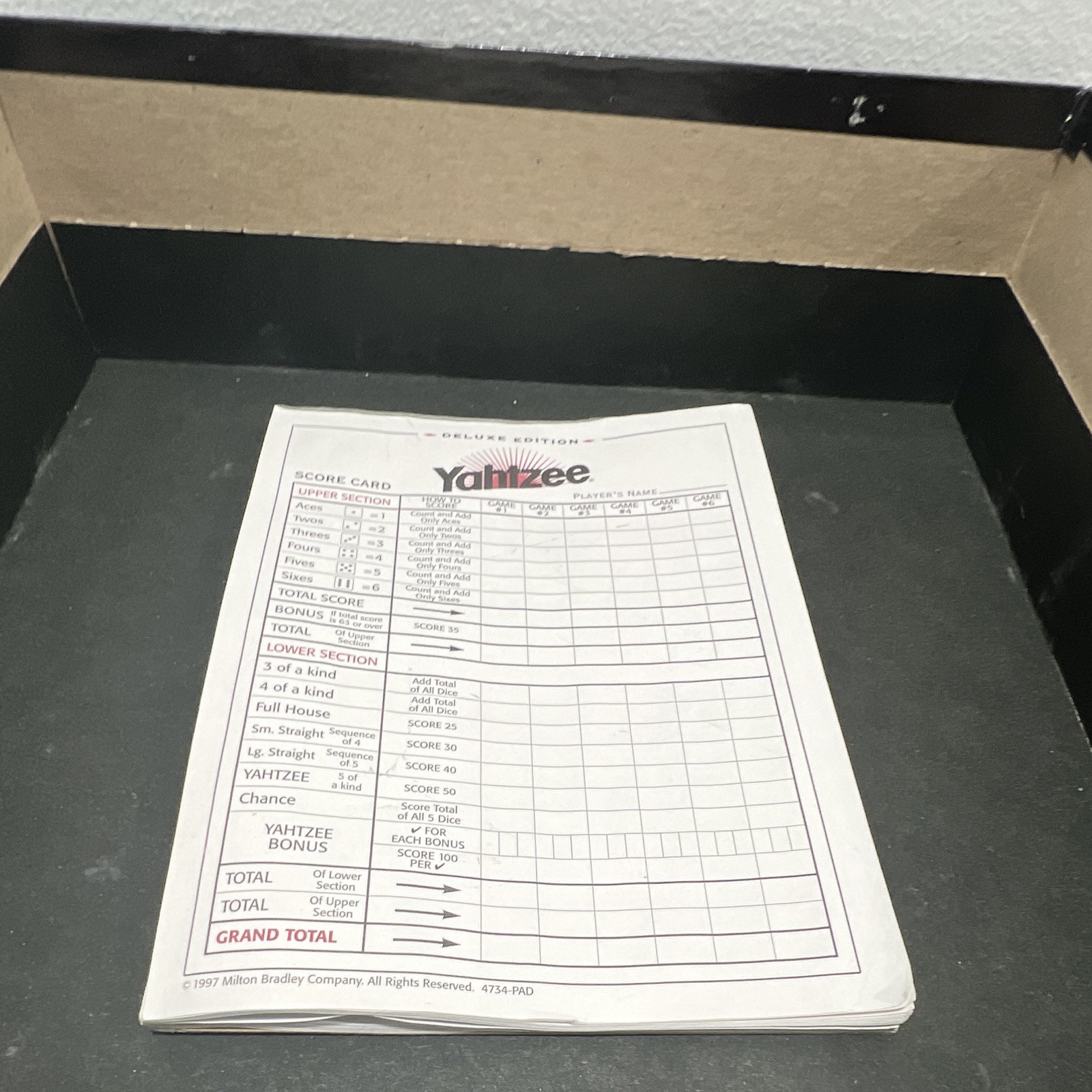 Milton Bradley Yahtzee Deluxe Edition Dice Game Set Tray Felt Insert Dice 1997