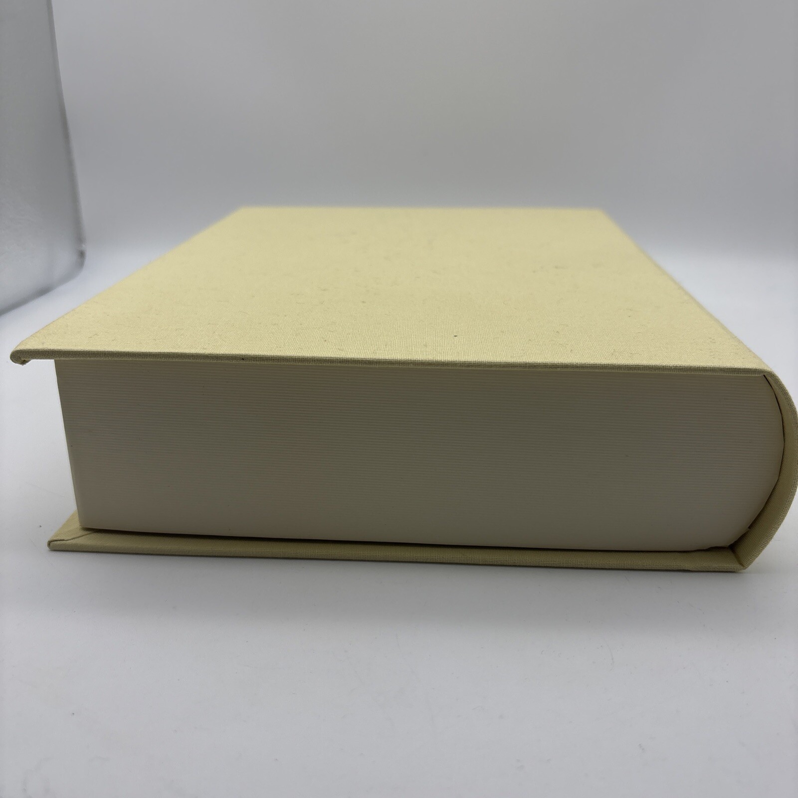 YAHTZEE Vintage Bookshelf Edition Linen Book Board Game Never Used 2017 Hasbro