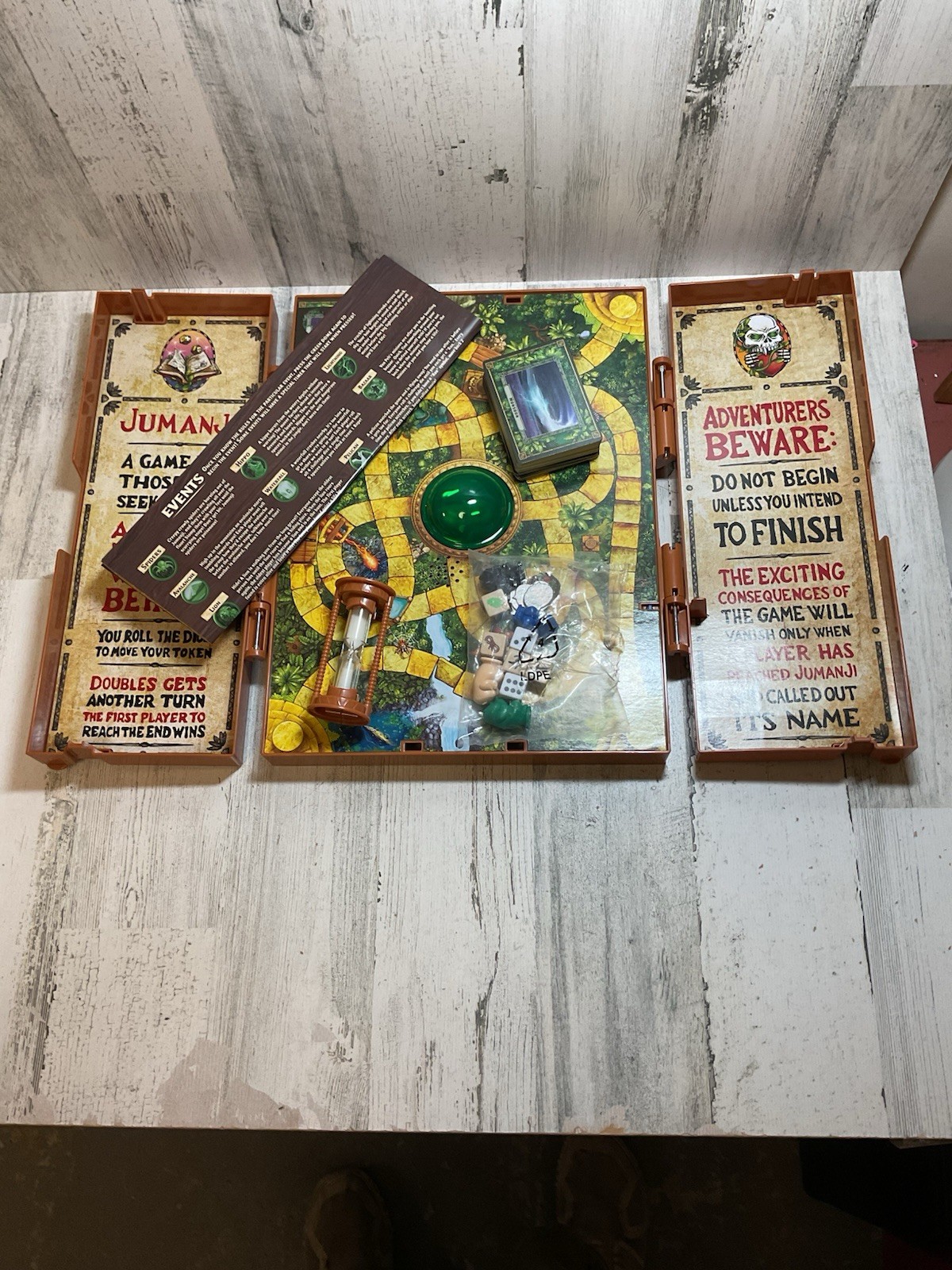 Jumanji Deluxe Electronic Adventure Board Game Lights & Sounds Spin Master