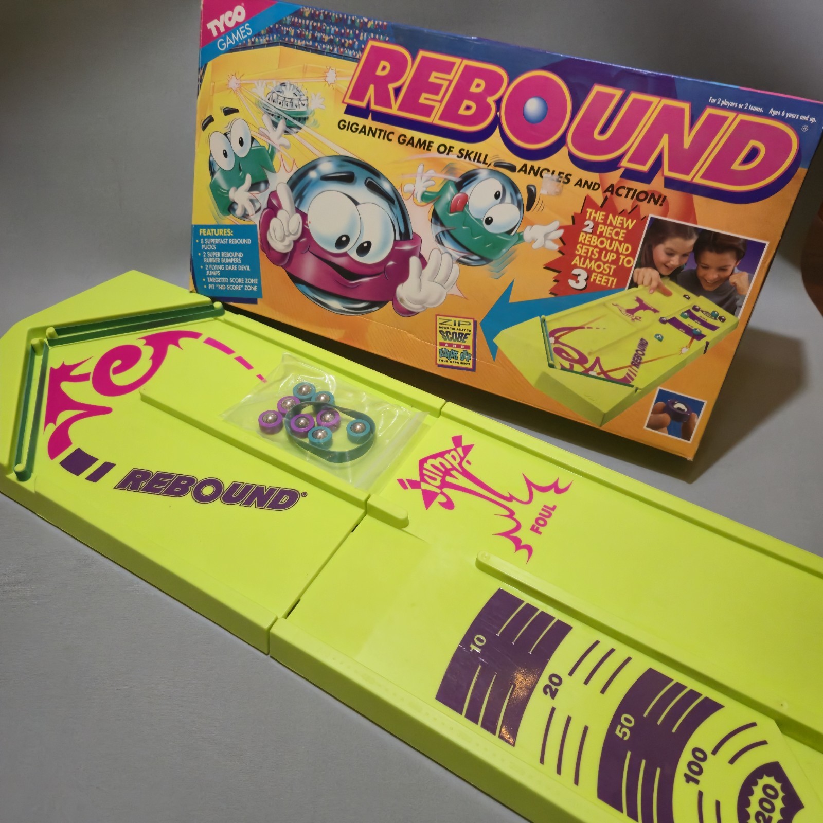 REBOUND GIGANTIC GAME OF SKILL, ANGLES AND ACTION! BOARD GAME 1994 TYCO