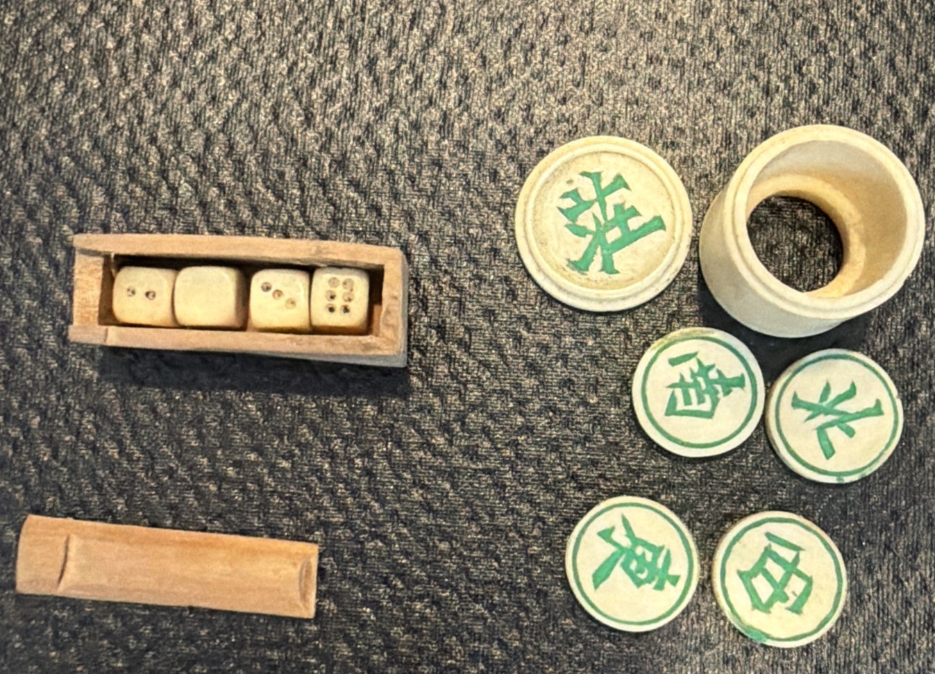 Vintage Chinese Bone And Bamboo Dovetailed Mahjong Set 148 Tiles