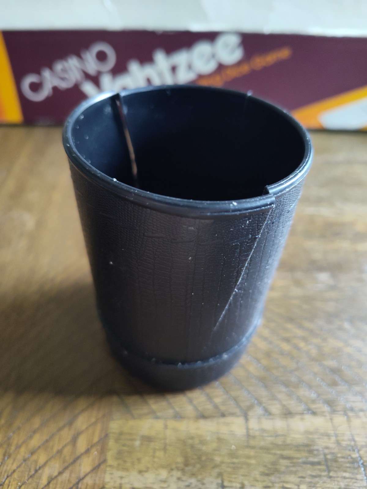 Vintage ’86 Casino Yahtzee Game by Milton Bradley Missing 1 Die Dice Cup Cracked