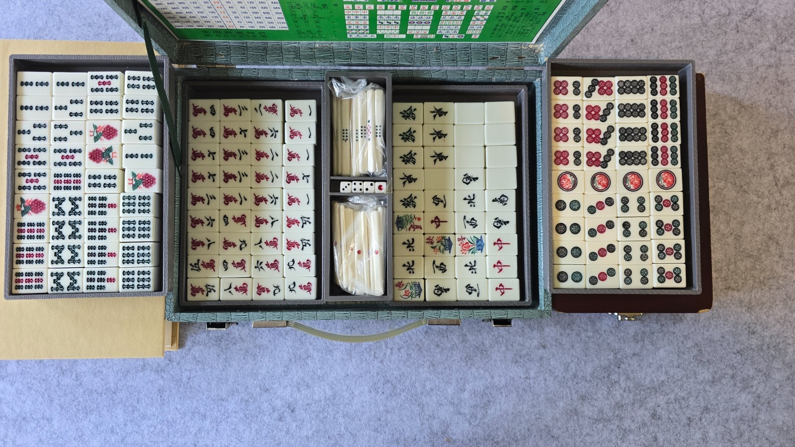 Vintage Japanese SHOWA ERA MAHJONG Set in OG Case Bamboo Backings w/ Pieces