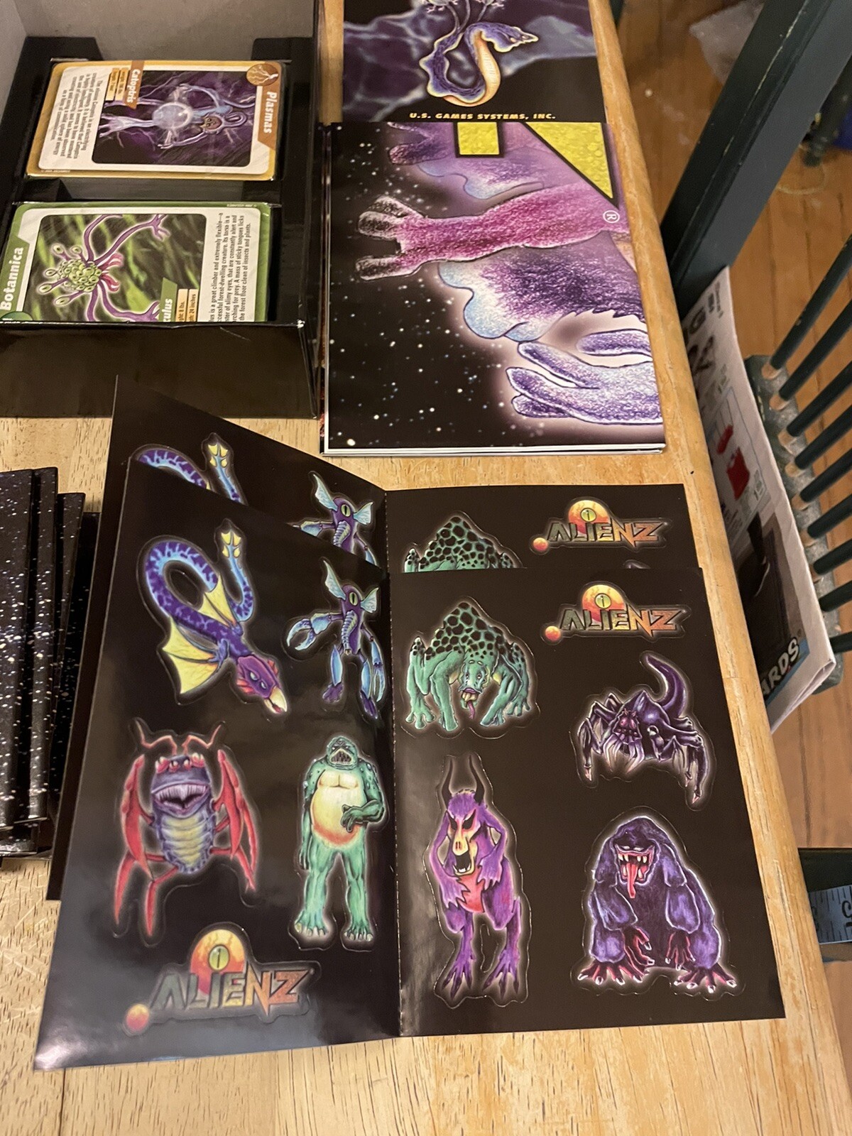 Alienz Card Game by U.S. Games Systems 2004 Complete