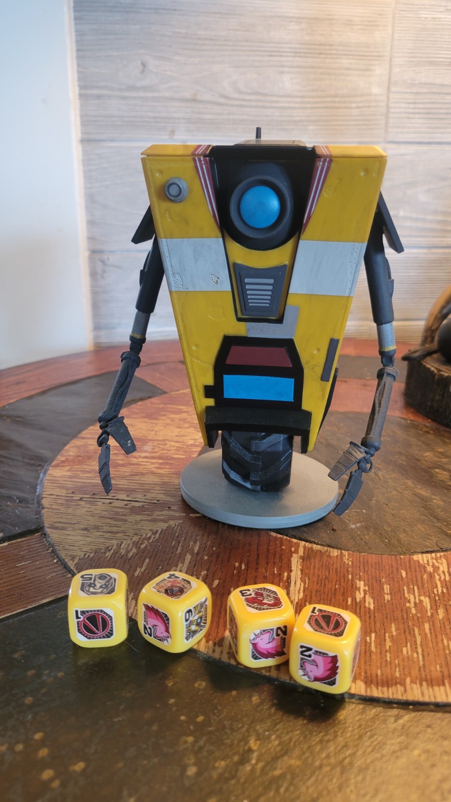 Yahtzee Borderlands Clap Trap Collectible Toy Figure Game CL4P-TP
