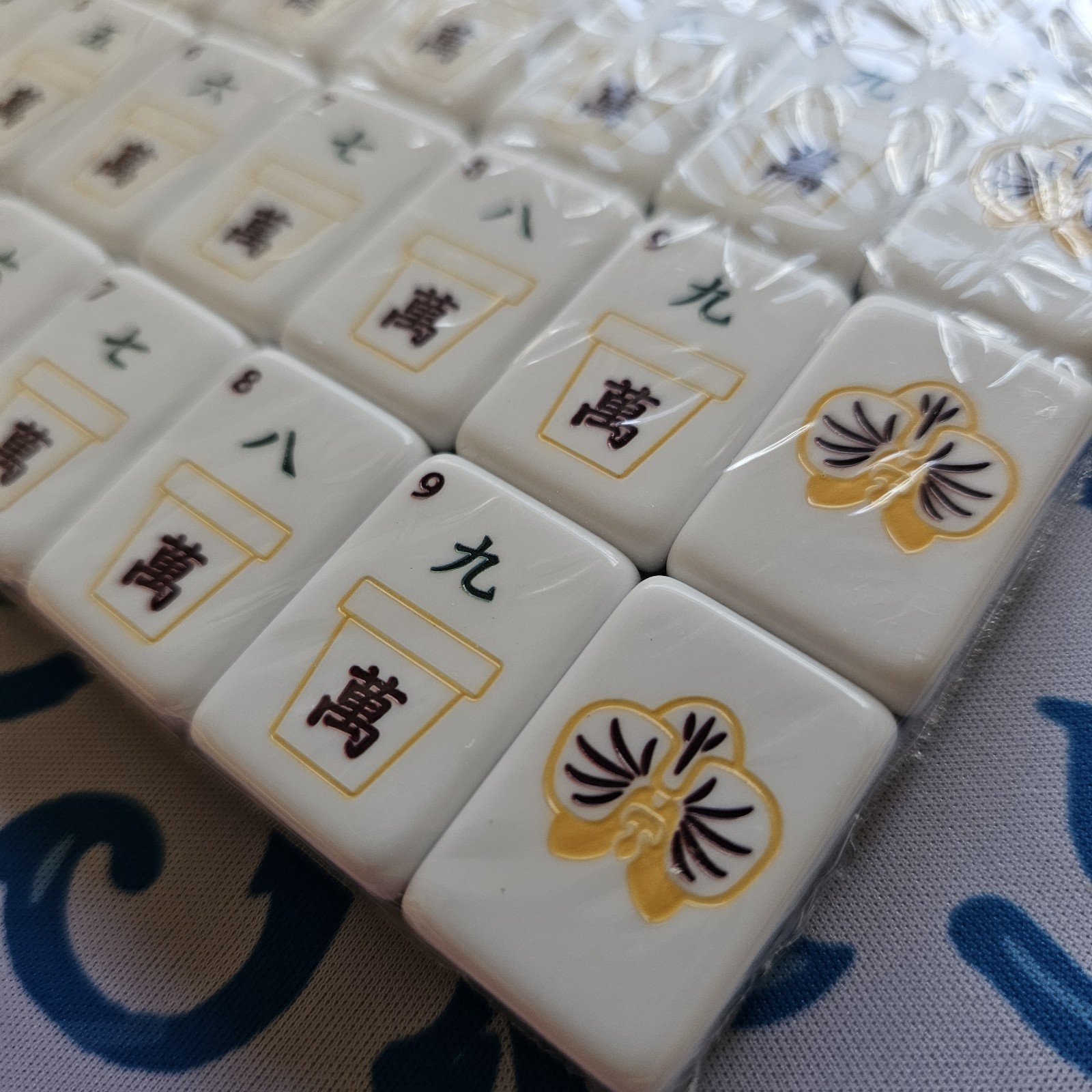 NEW! Unbranded House Plant Green Glass Backed Engraved Mahjong Tiles Set 160