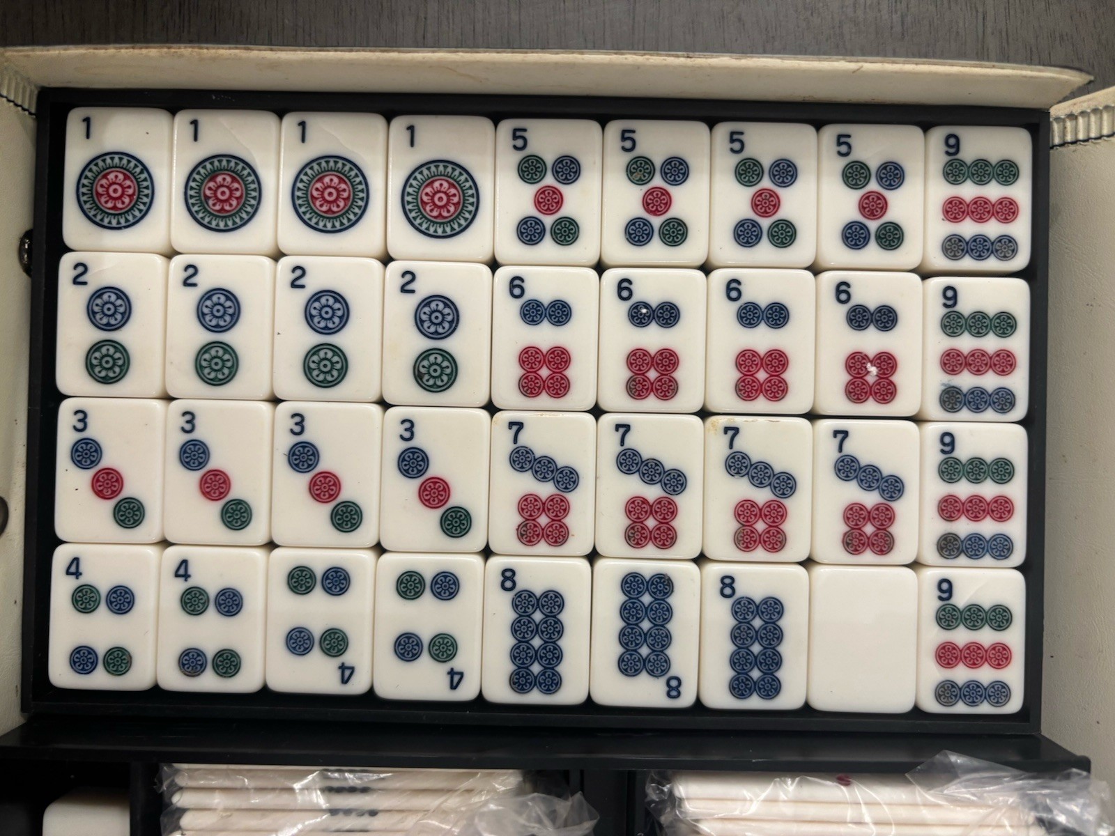 Vintage Mah-Jong Chinese Game Of Four Winds 143/144. Missing 1 Tile
