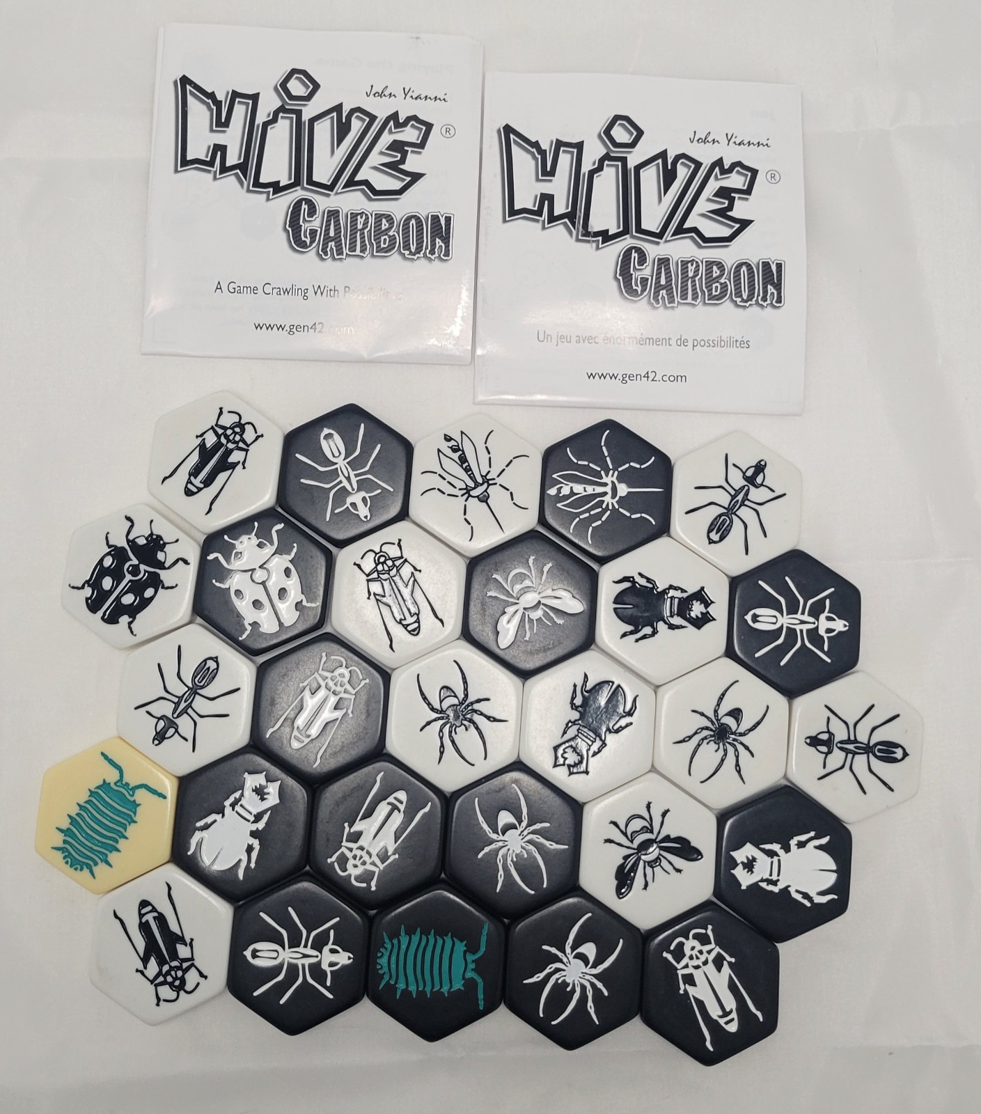 Hive Carbon Game 2015 Complete Black & White Version Gen 42