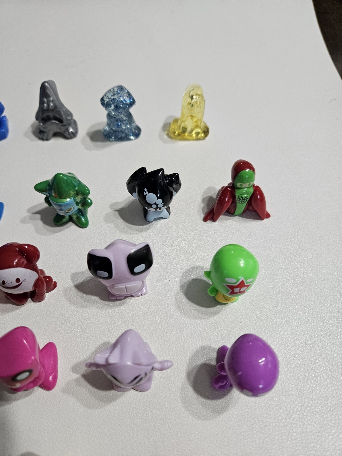 Gogo’s Crazy Bones Large Lot Of 33 Figures Mixed Series Y2K Wanted Vintage