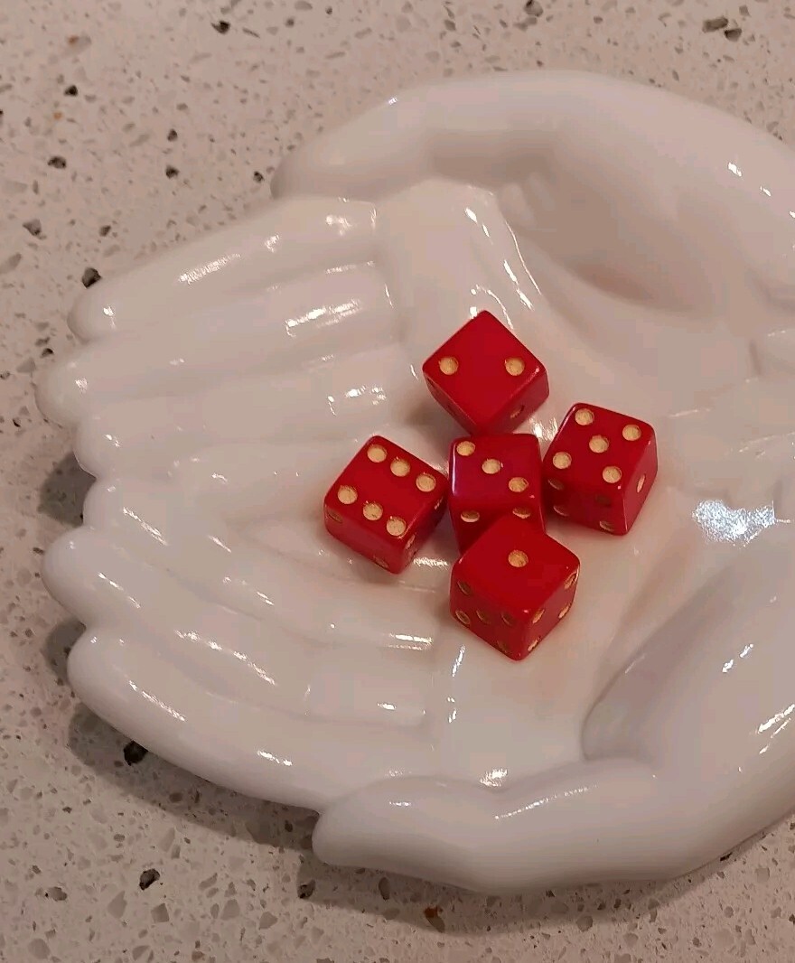 (5) Vintage Marbled Cherry Red Bakelite 1/2″ Rounded Corner Game Dice
