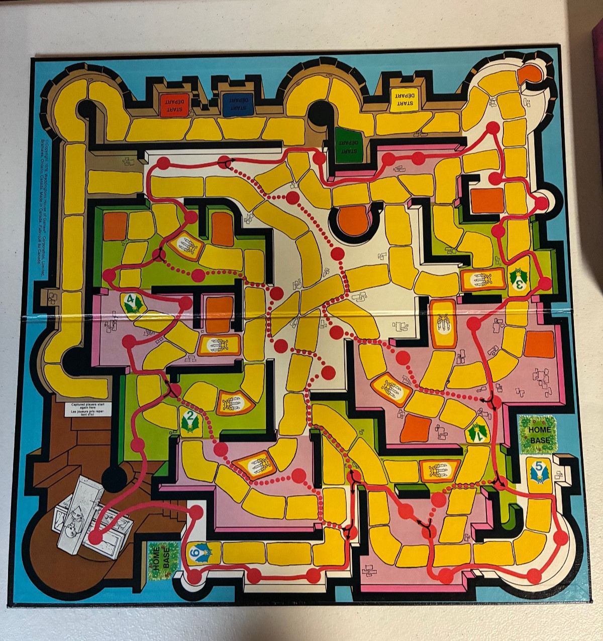 1978 Waddingtons House of Games Dracula Board Game w/ Mask Complete