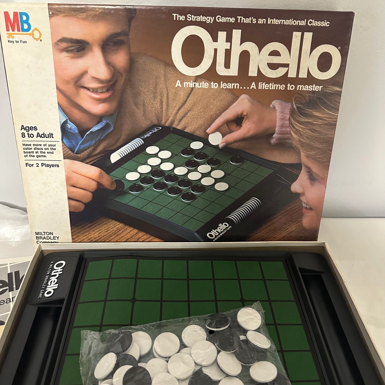Milton Bradley Othello Strategy Game Green Excellent 1986Vintage Chips Sealed