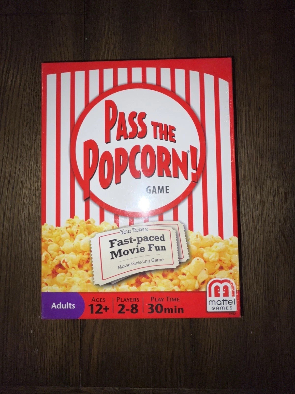 Mattel – Pass the Popcorn (Movie Trivia Family Party Game) – New / Sealed